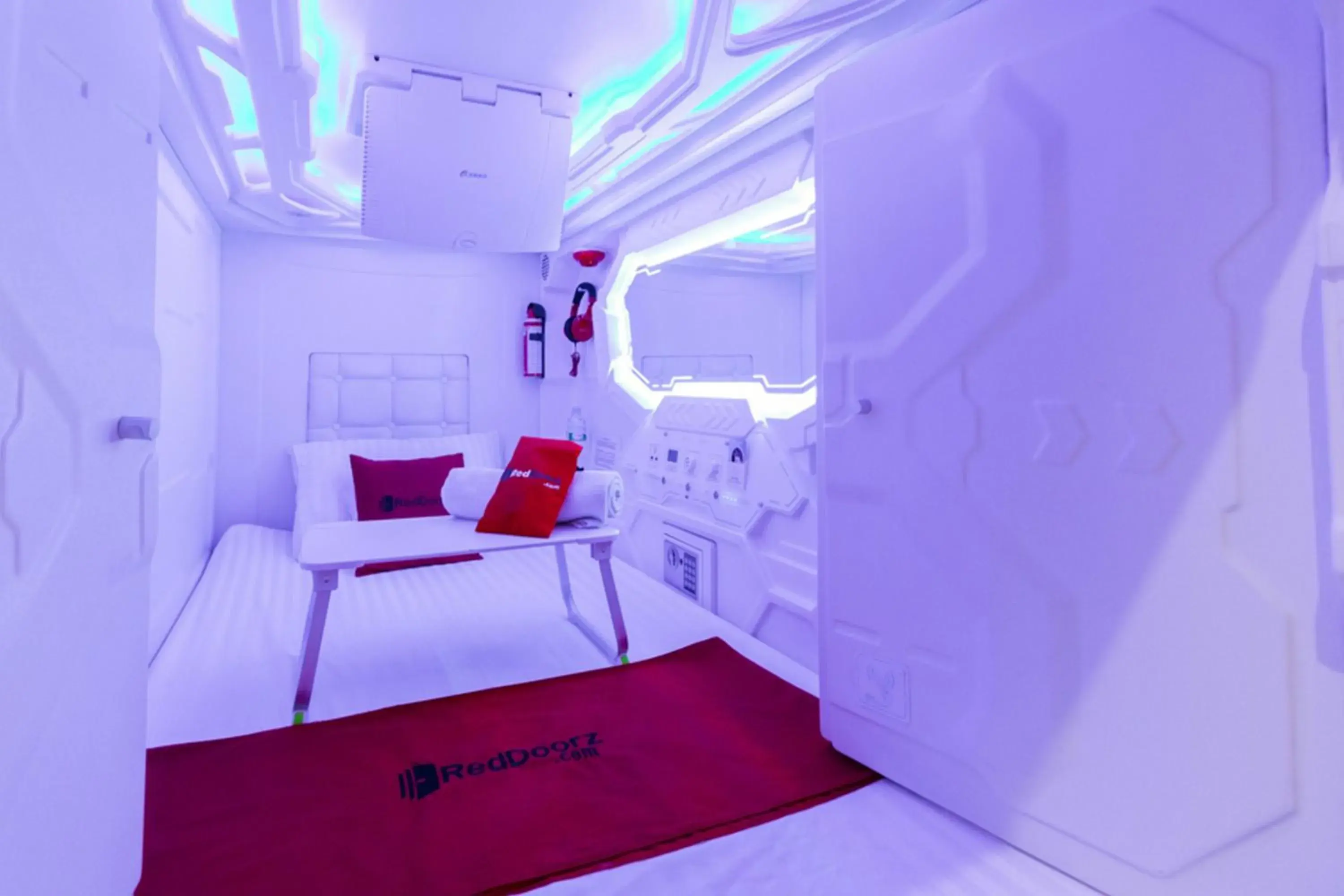 RedDoorz Hostel @ Capsule Inn Medan RedDoorz Hostel @ Capsule Inn Medan