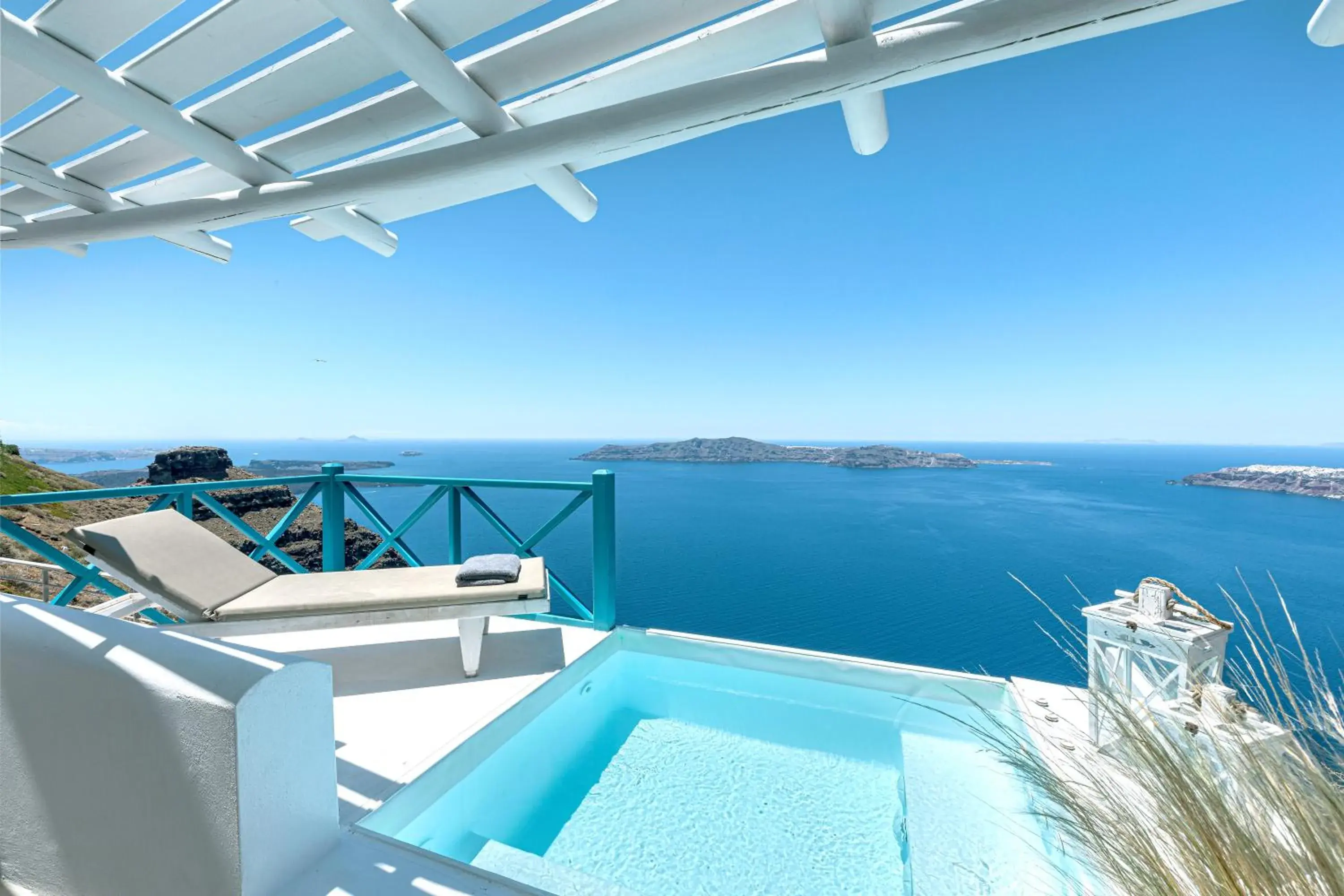 Honeymoon Suite with Caldera View in Afroessa Hotel by Pearl Hotel Collection Honeymoon Suite with Caldera View in Afroessa Hotel by Pearl Hotel Collection