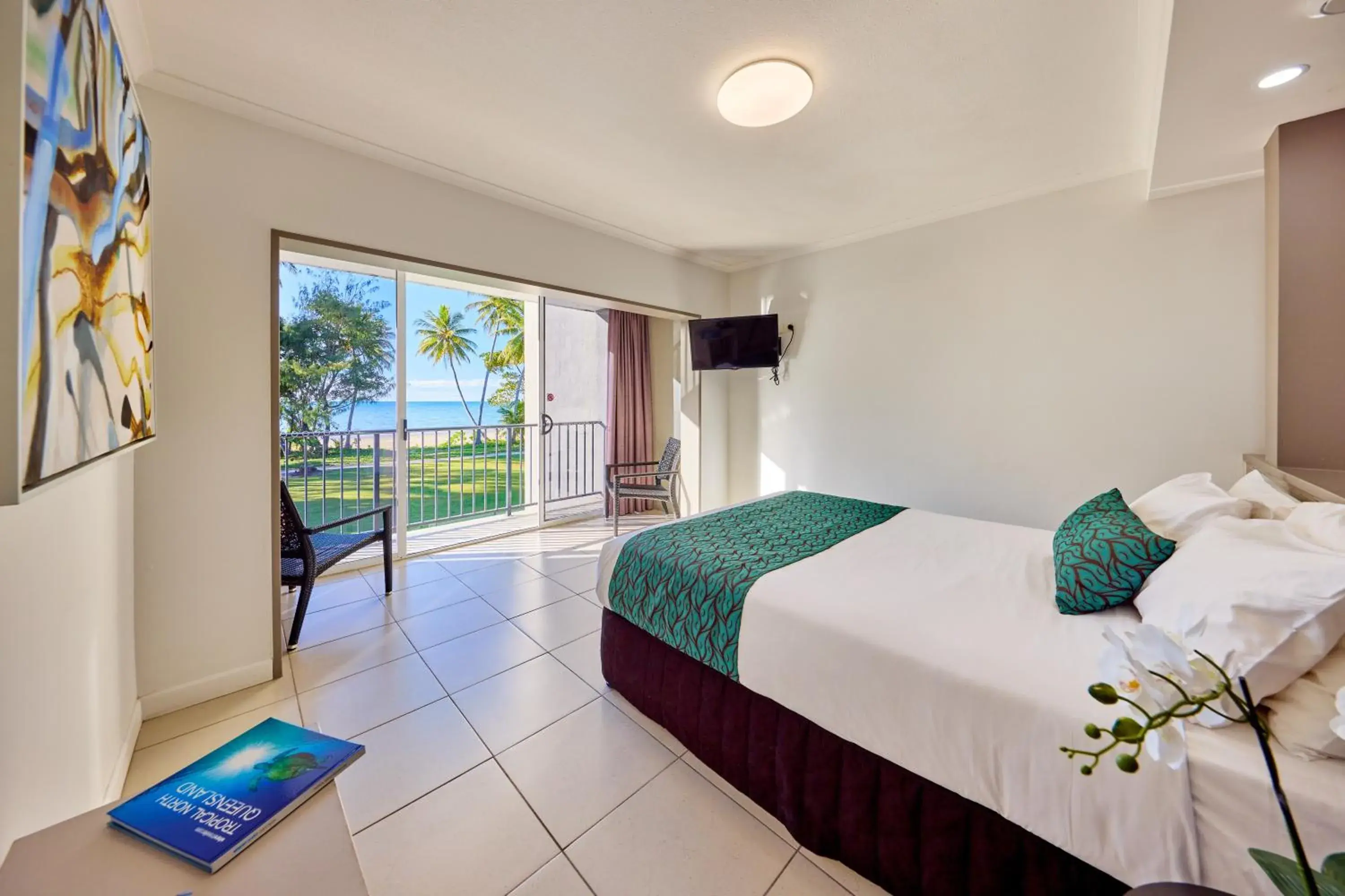 Family Resort Room - Beachfront in Club Wyndham Mission Beach Family Resort Room - Beachfront in Club Wyndham Mission Beach