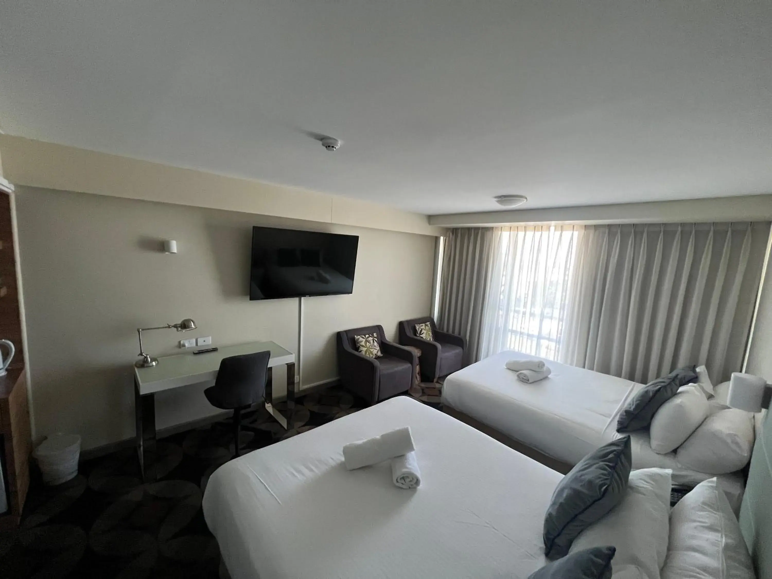 Superior Queen Room with Two Queen Beds in The Gladstone Superior Queen Room with Two Queen Beds in The Gladstone