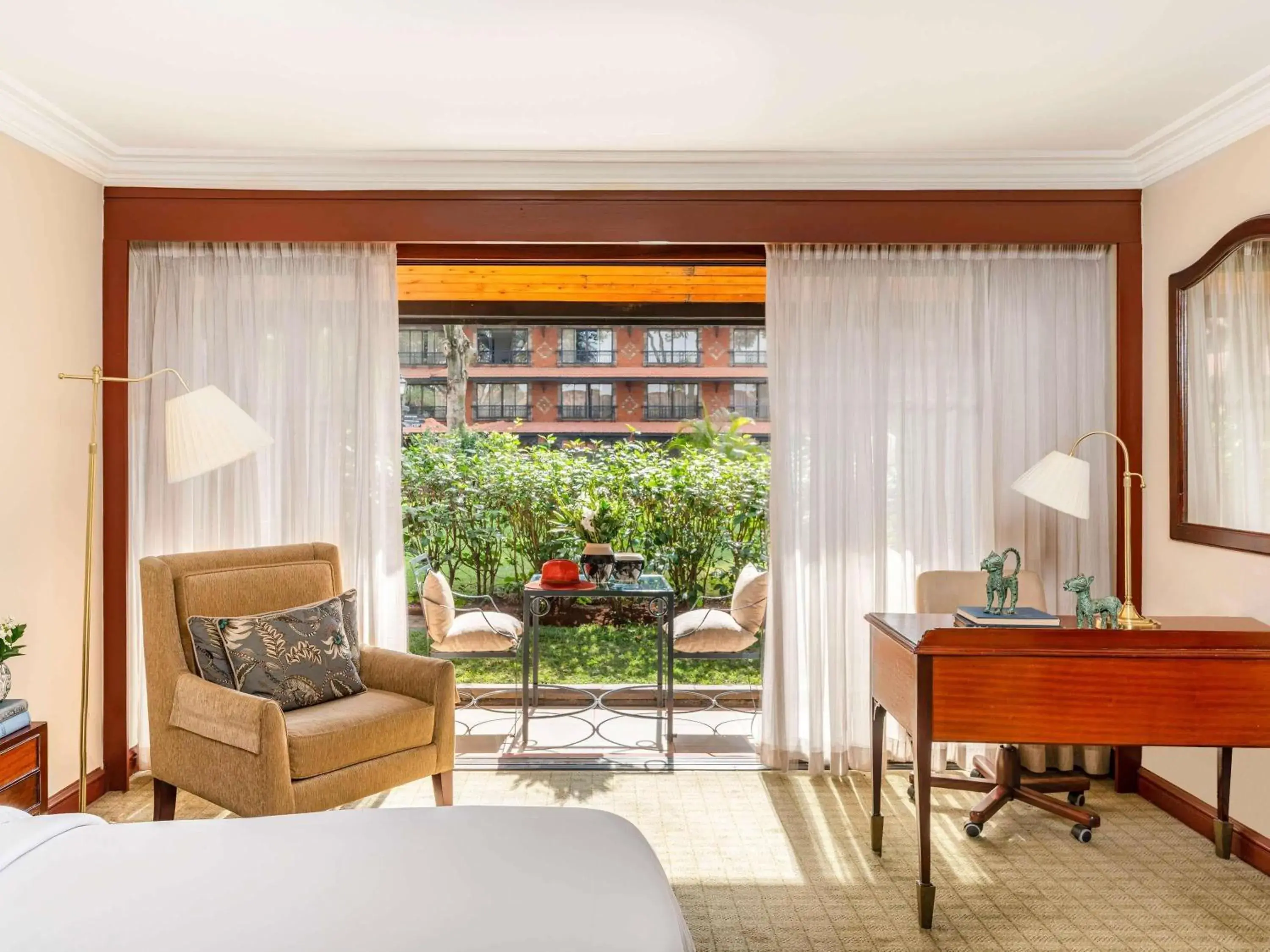 Deluxe King Room in Fairmont The Norfolk Deluxe King Room in Fairmont The Norfolk