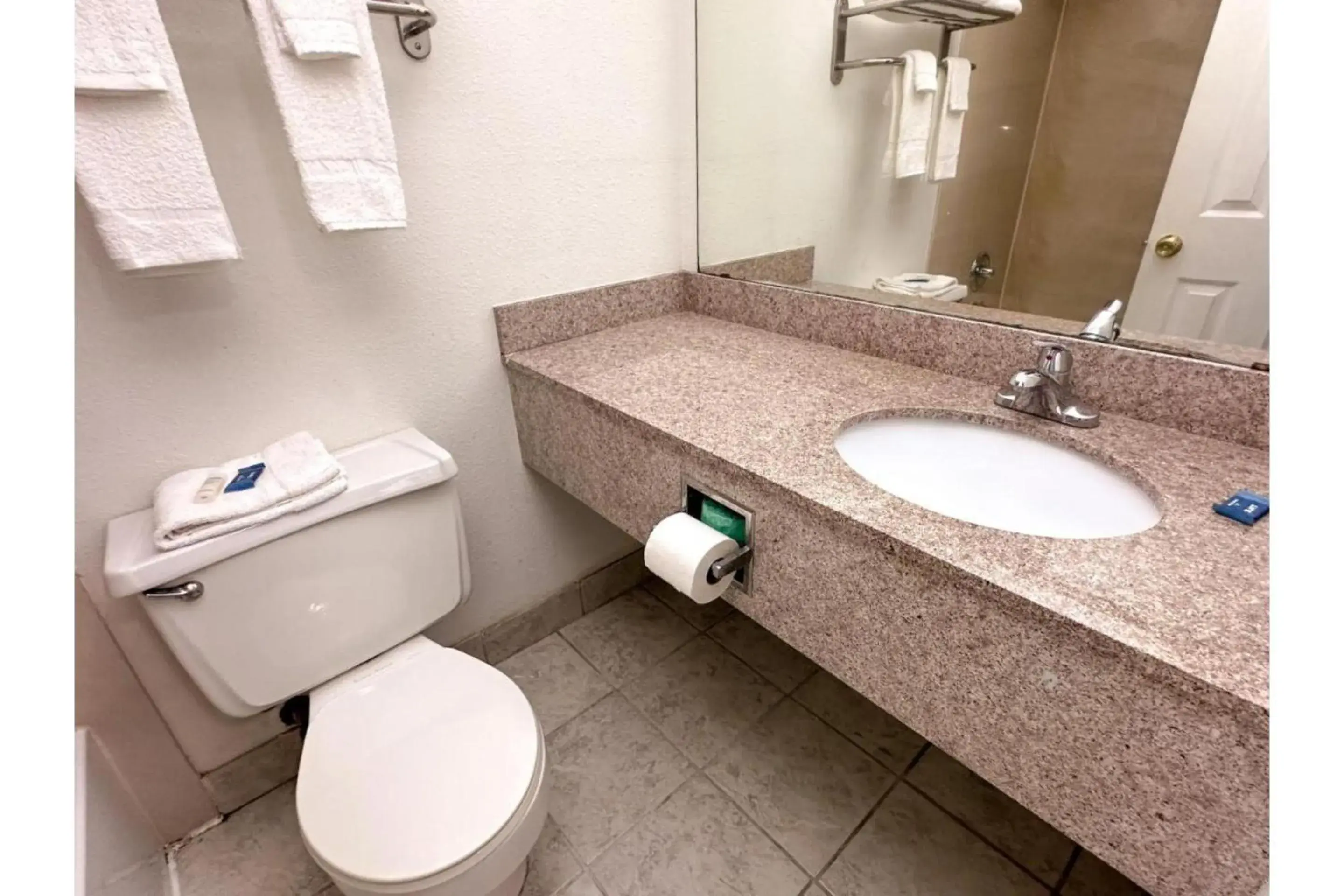 Deluxe King Bed Non-smoking in Jacksonville Inn By OYO near Little Rock Air Force Base Deluxe King Bed Non-smoking in Jacksonville Inn By OYO near Little Rock Air Force Base