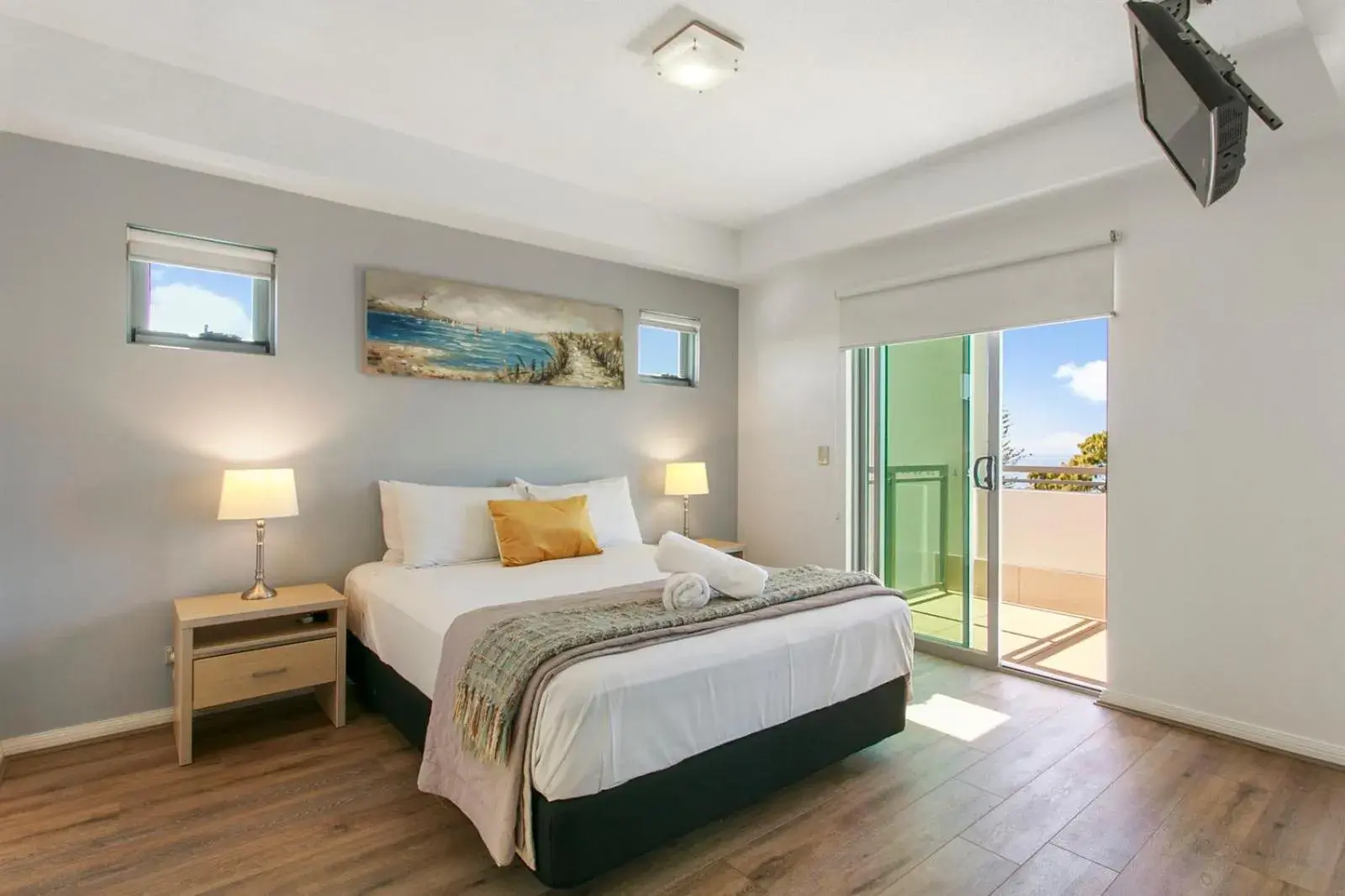 Three-Bedroom Apartment With Ocean View in Proximity Waterfront Apartments Three-Bedroom Apartment With Ocean View in Proximity Waterfront Apartments