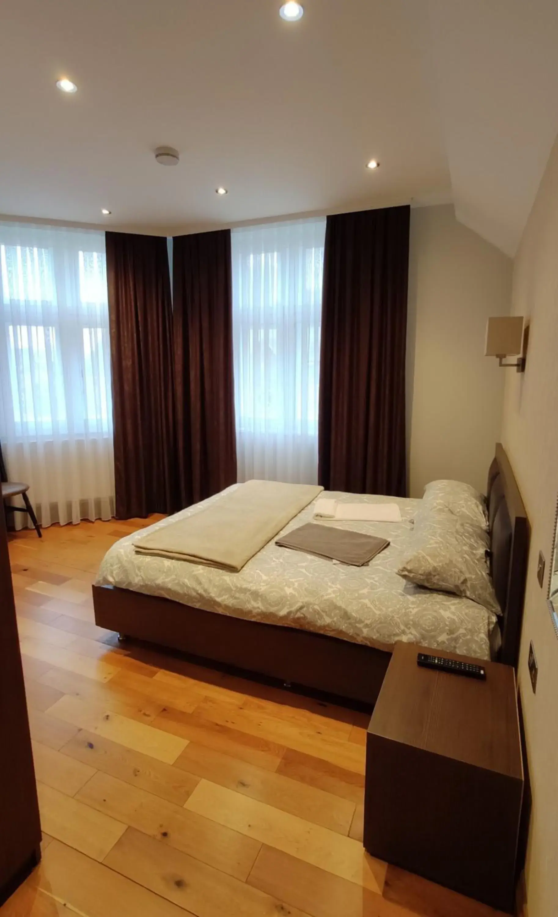 Deluxe King Room in OYO The Kilburn Arms Deluxe King Room in OYO The Kilburn Arms