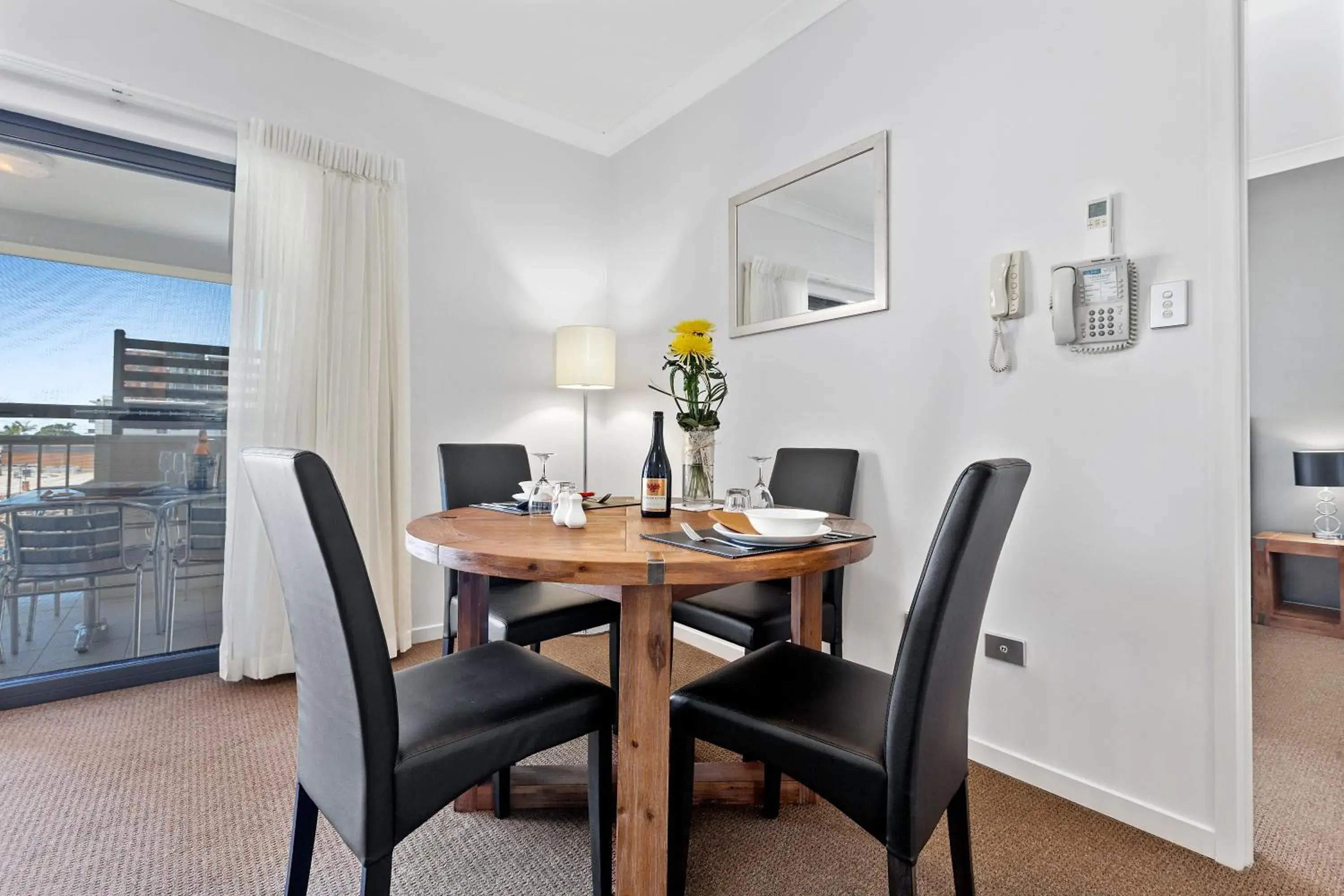 Deluxe One-Bedroom Apartment in La Vida on Anzac Deluxe One-Bedroom Apartment in La Vida on Anzac