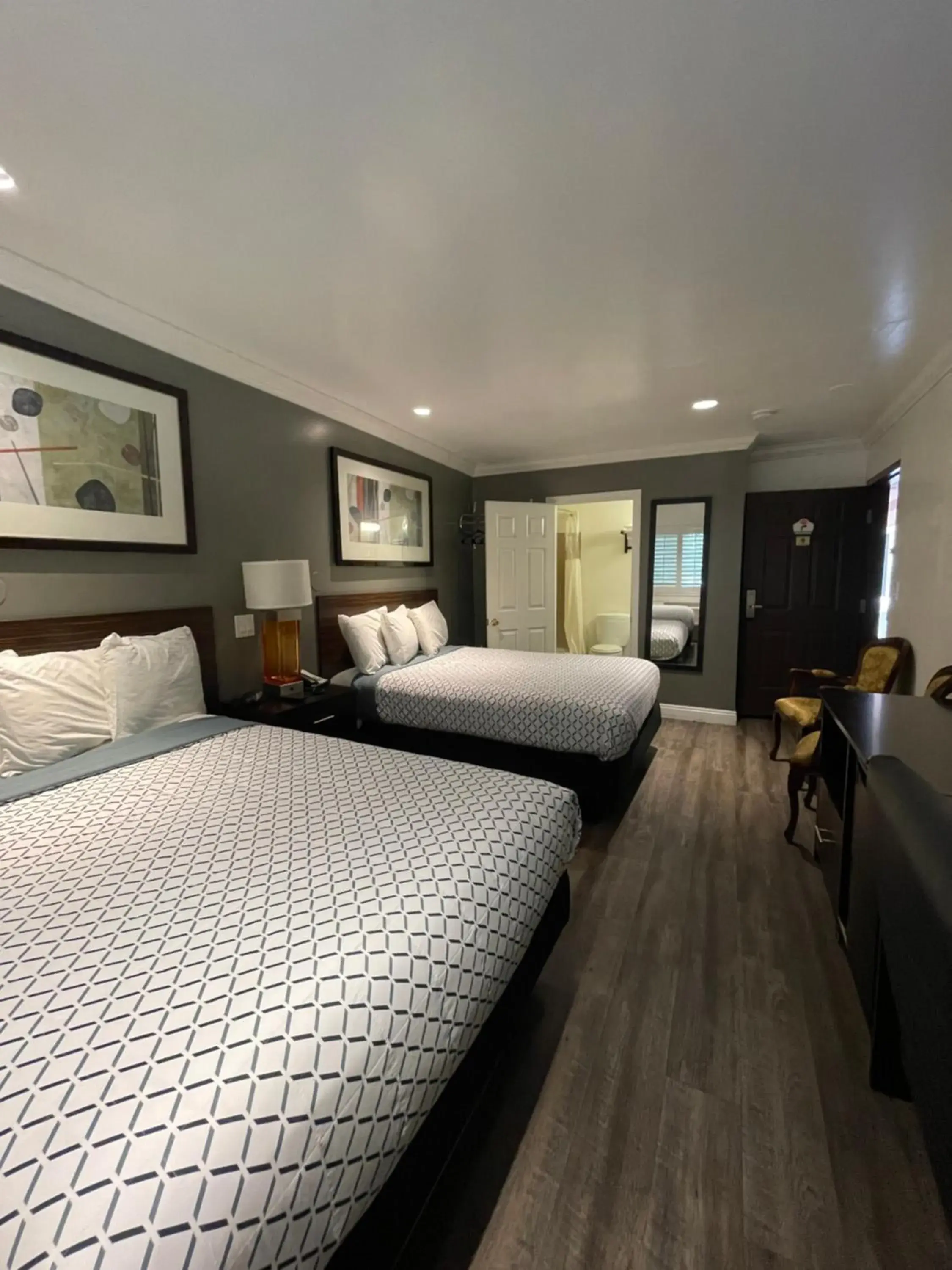 Queen Room with Two Queen Beds - Non-Smoking in La Casa Inn Queen Room with Two Queen Beds - Non-Smoking in La Casa Inn