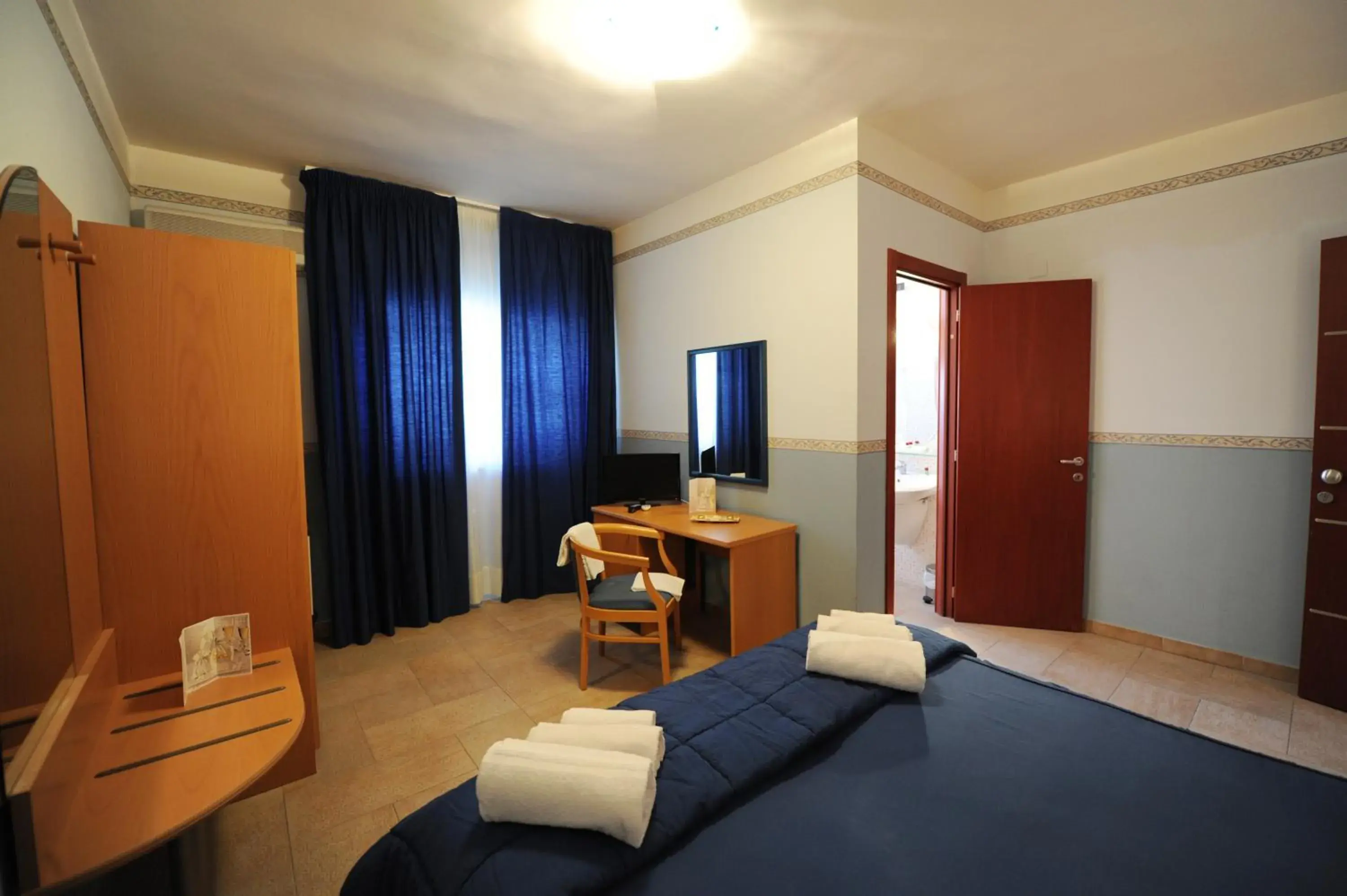 Double or Twin Room - single occupancy in Santa Lucia Hotel Double or Twin Room - single occupancy in Santa Lucia Hotel