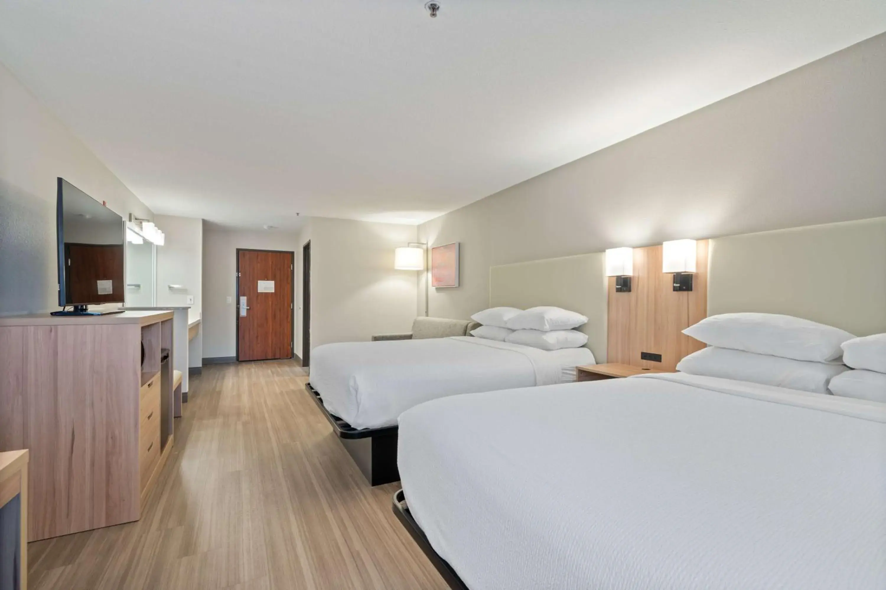 Queen Room with Two Queen Beds - Non-Smoking in Best Western Lake Oswego Hotel & Suites Queen Room with Two Queen Beds - Non-Smoking in Best Western Lake Oswego Hotel & Suites