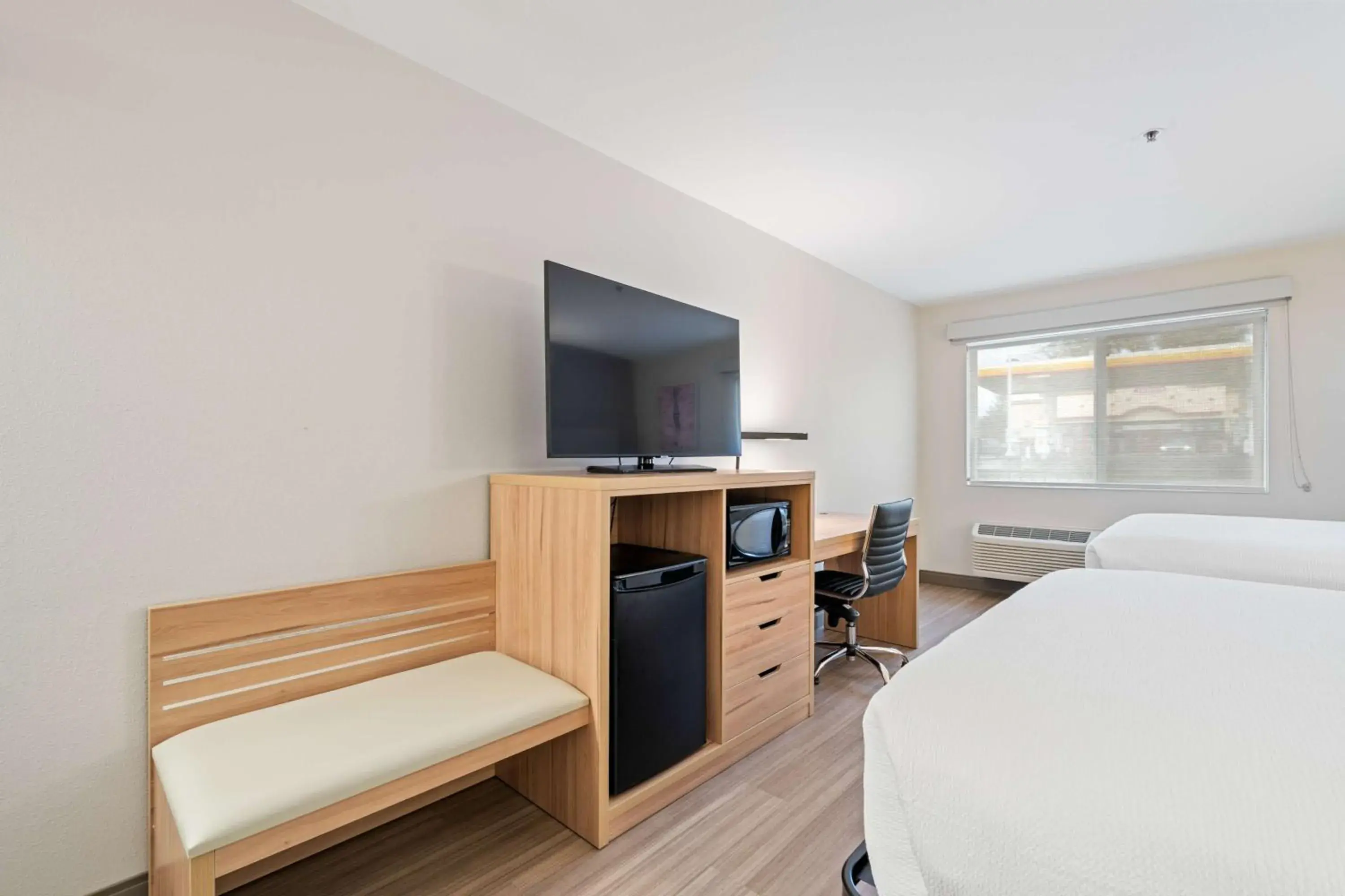 Queen Room with Two Queen Beds and Roll-In Shower - Disability Access/Non-Smoking in Best Western Lake Oswego Hotel & Suites Queen Room with Two Queen Beds and Roll-In Shower - Disability Access/Non-Smoking in Best Western Lake Oswego Hotel & Suites