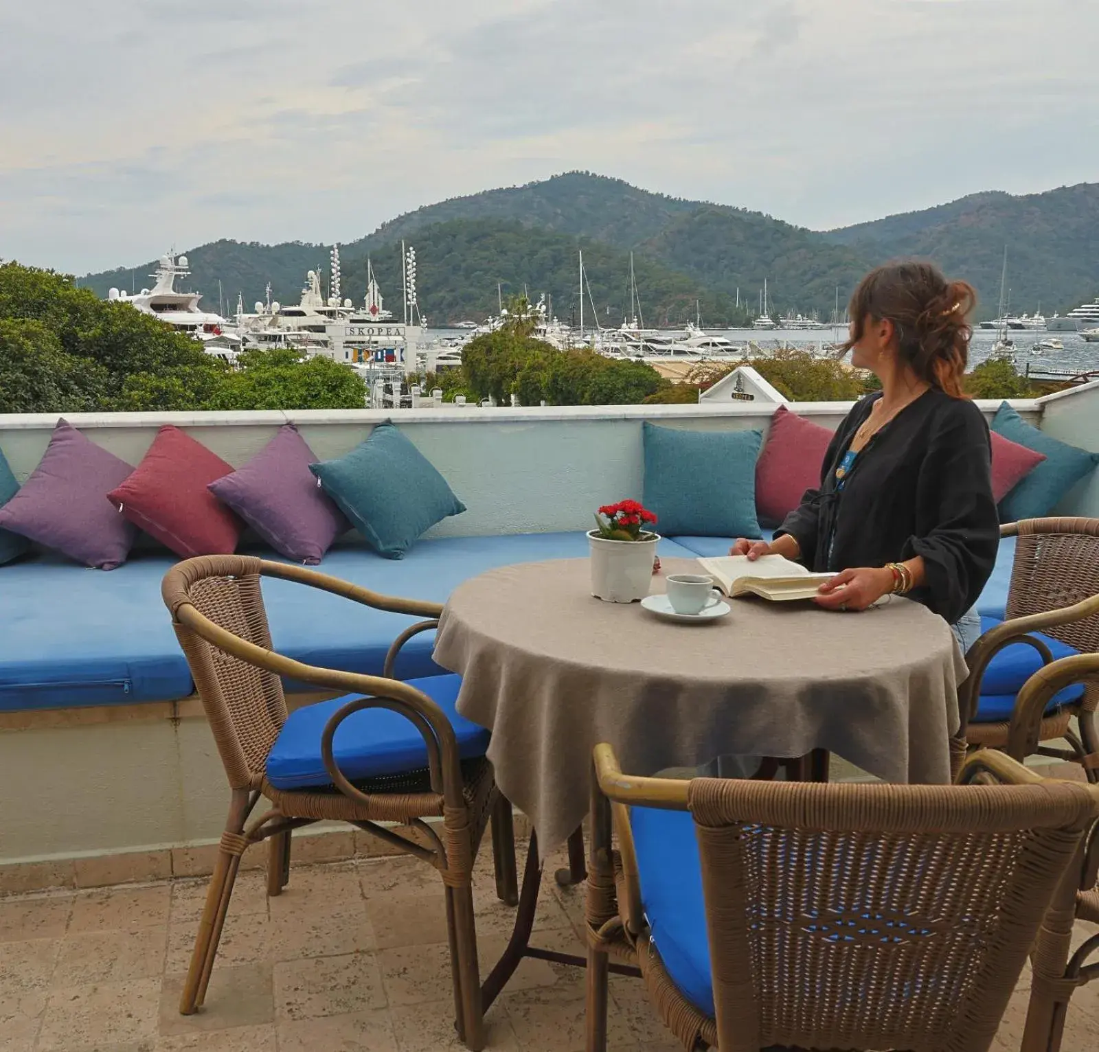 Deluxe Family Room in Dedeminn Marina Hotel Deluxe Family Room in Dedeminn Marina Hotel