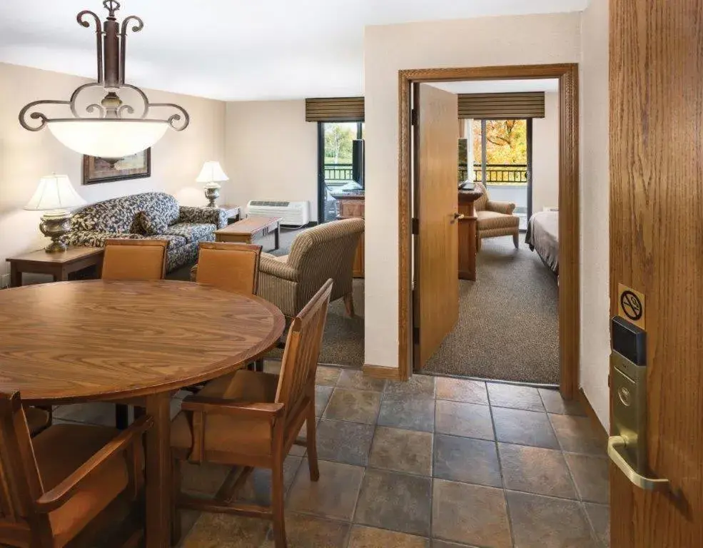 Deluxe King Suite in Arrowwood Resort Hotel and Conference Center - Alexandria Deluxe King Suite in Arrowwood Resort Hotel and Conference Center - Alexandria