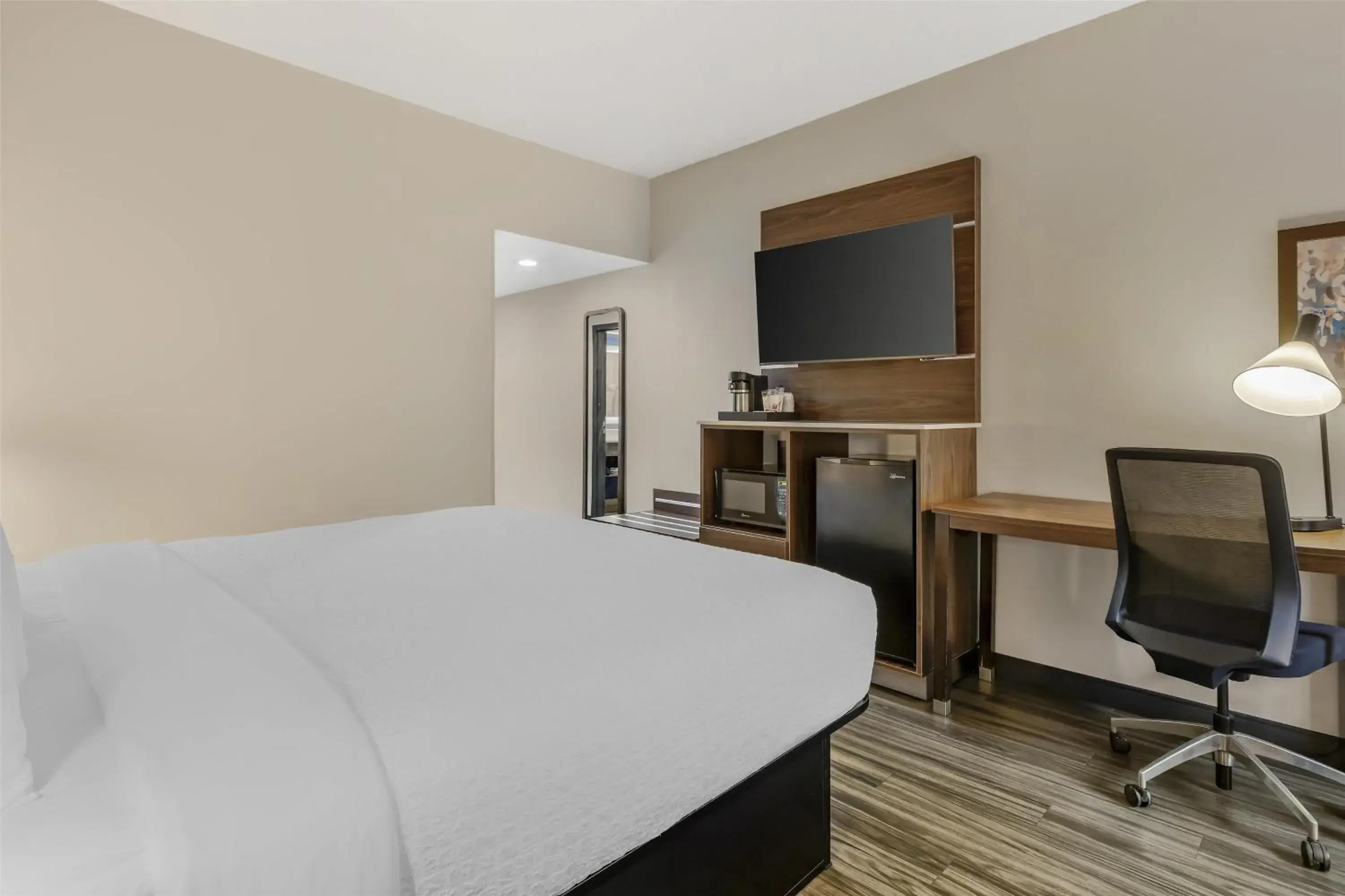 King Room - Mobility Accessible with Bath Tub in Best Western Plus Lexington Inn King Room - Mobility Accessible with Bath Tub in Best Western Plus Lexington Inn