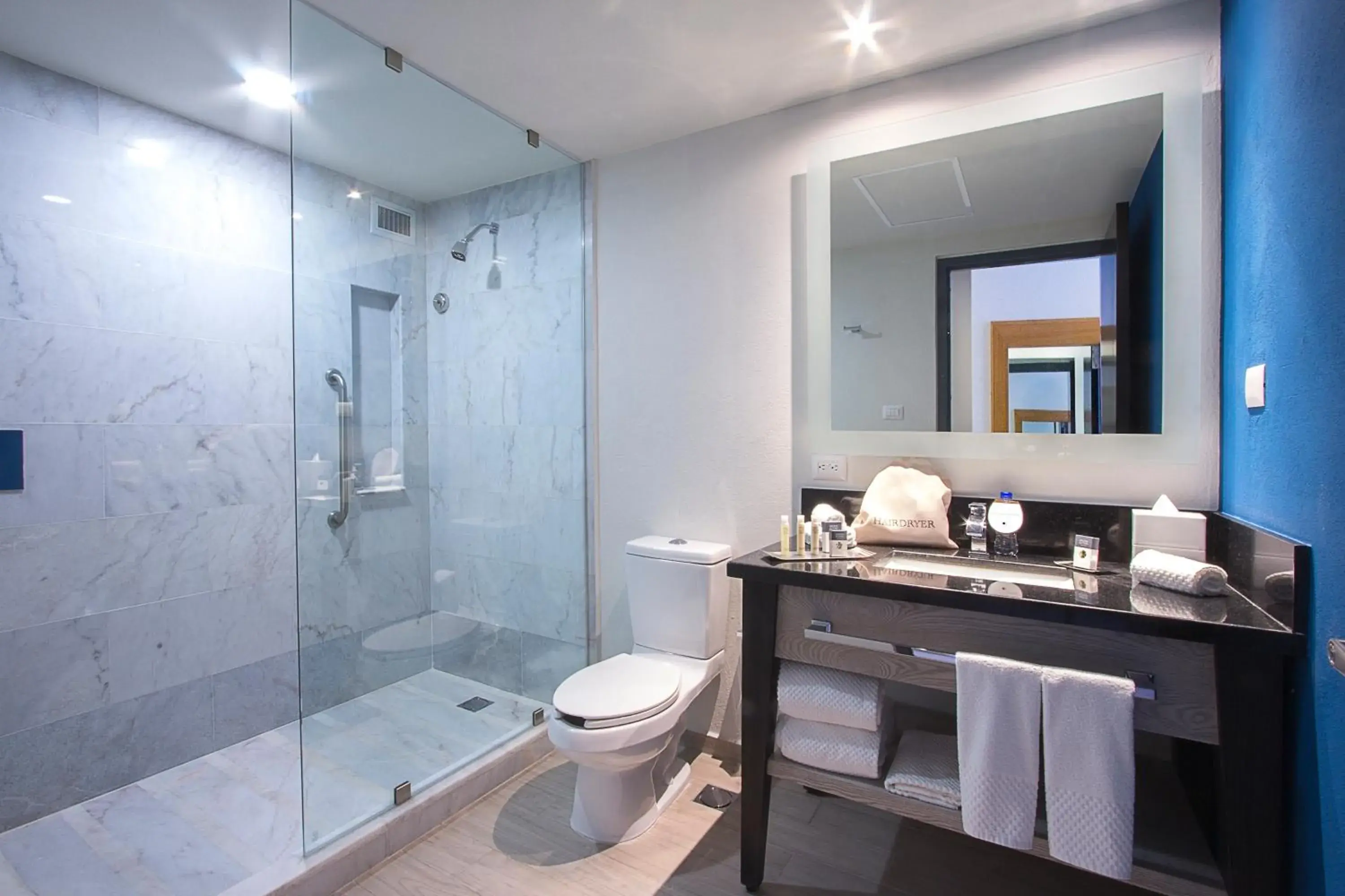 Queen Room with Two Queen Beds and Beach View in DoubleTree by Hilton Veracruz Queen Room with Two Queen Beds and Beach View in DoubleTree by Hilton Veracruz