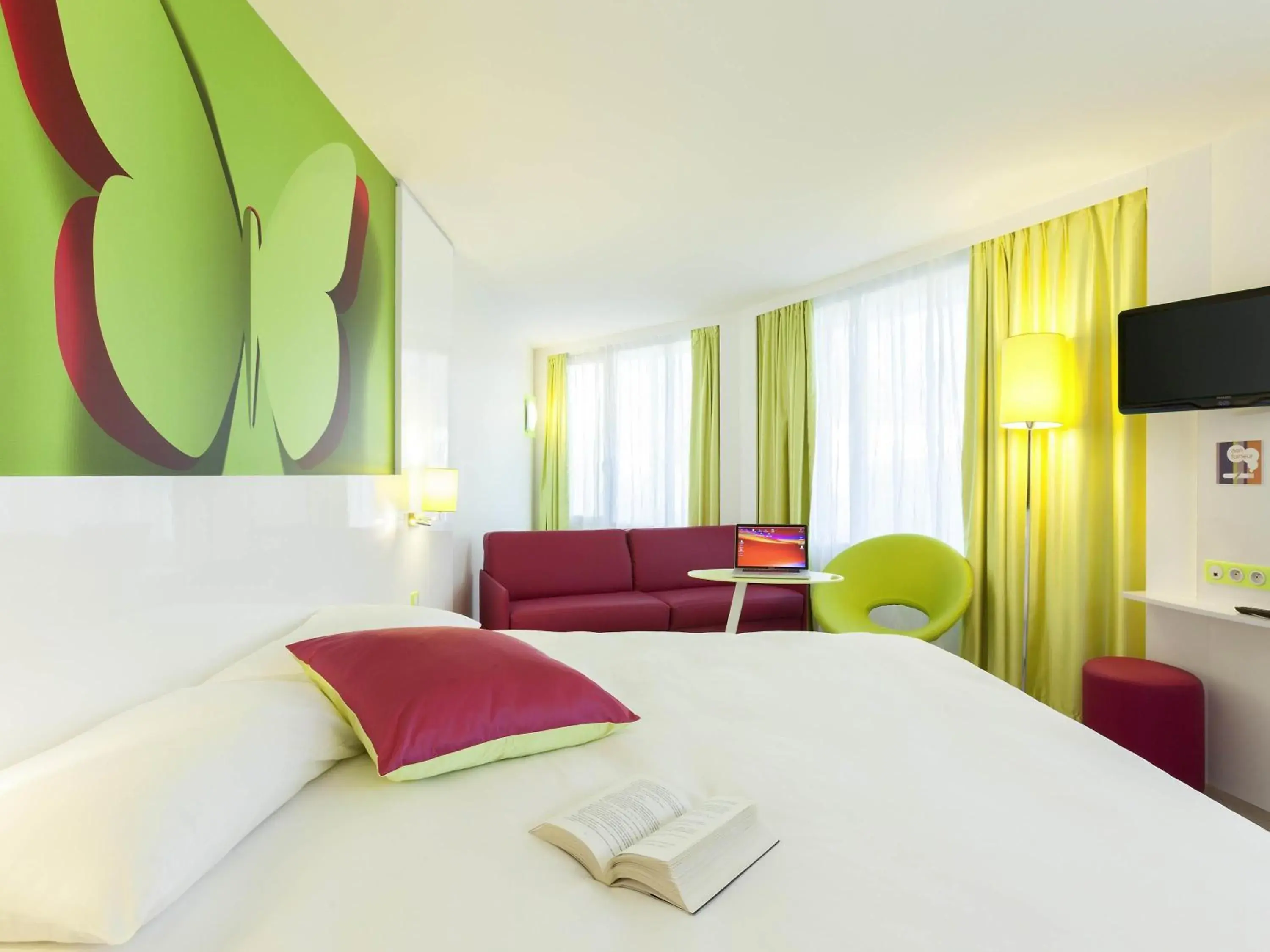 Standard Family Suite with One Double and Two Twin Beds in ibis Styles Bordeaux Saint Médard Standard Family Suite with One Double and Two Twin Beds in ibis Styles Bordeaux Saint Médard