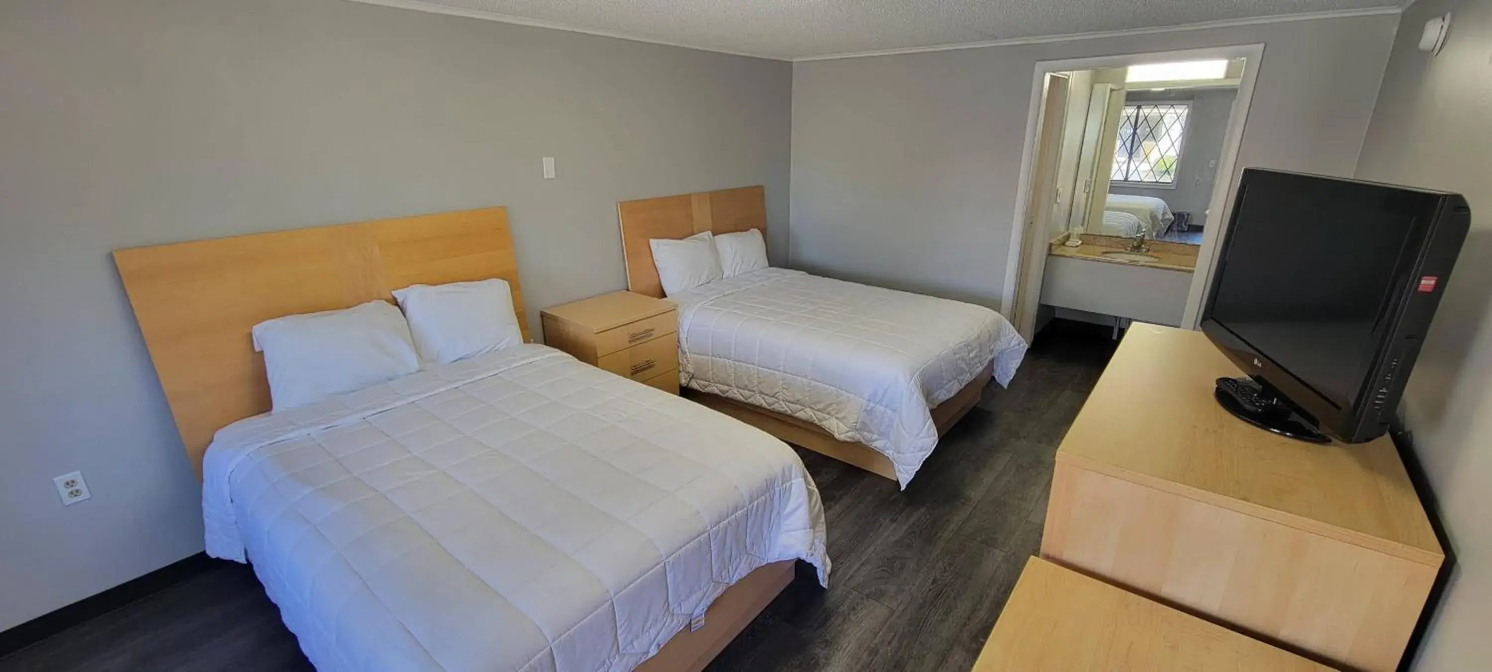 Deluxe Double Room (2 Adults + 1 Child) in Superlodge Deluxe Double Room (2 Adults + 1 Child) in Superlodge