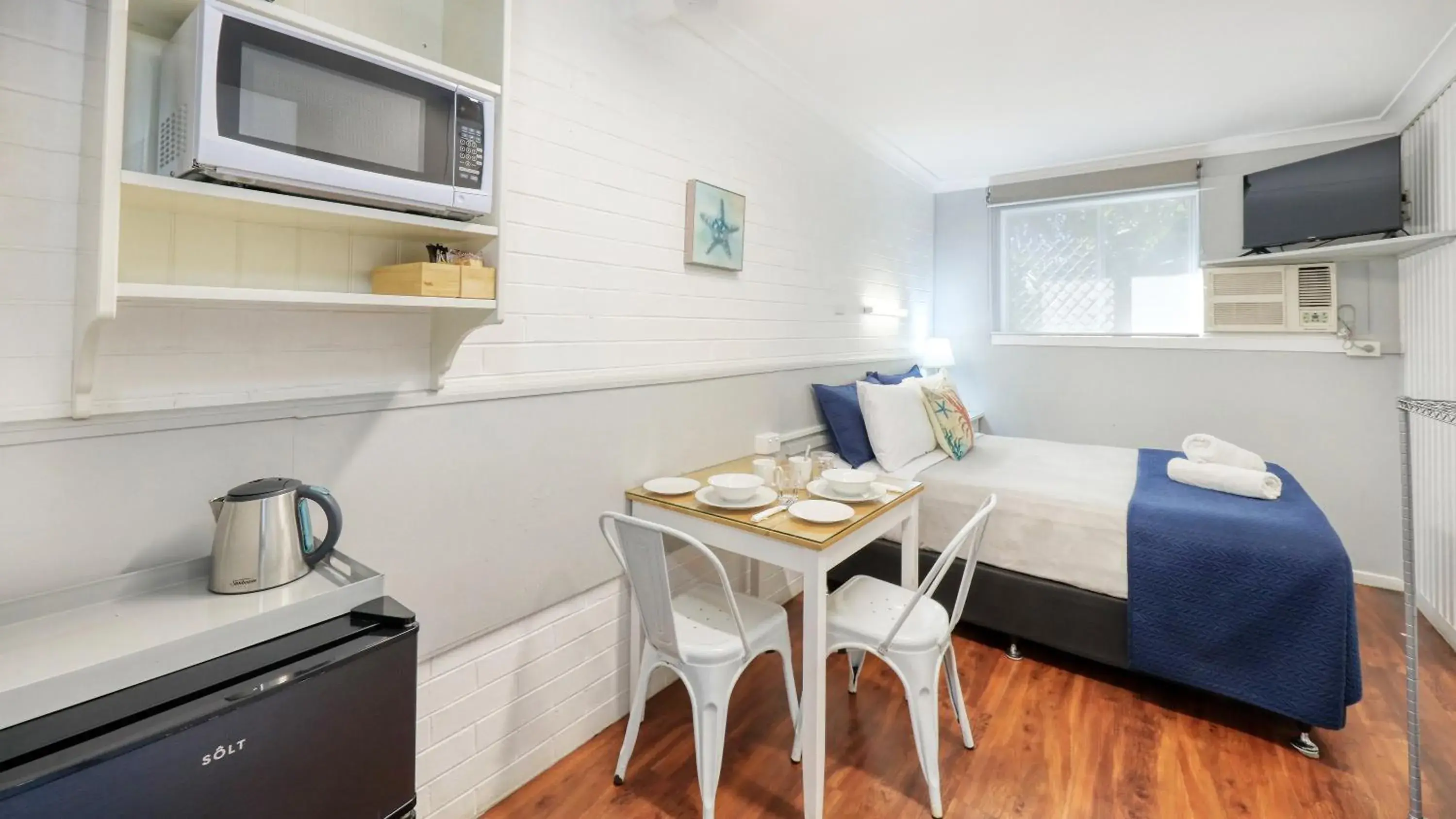 Budget Double Room in Almare Tourist Motel Budget Double Room in Almare Tourist Motel