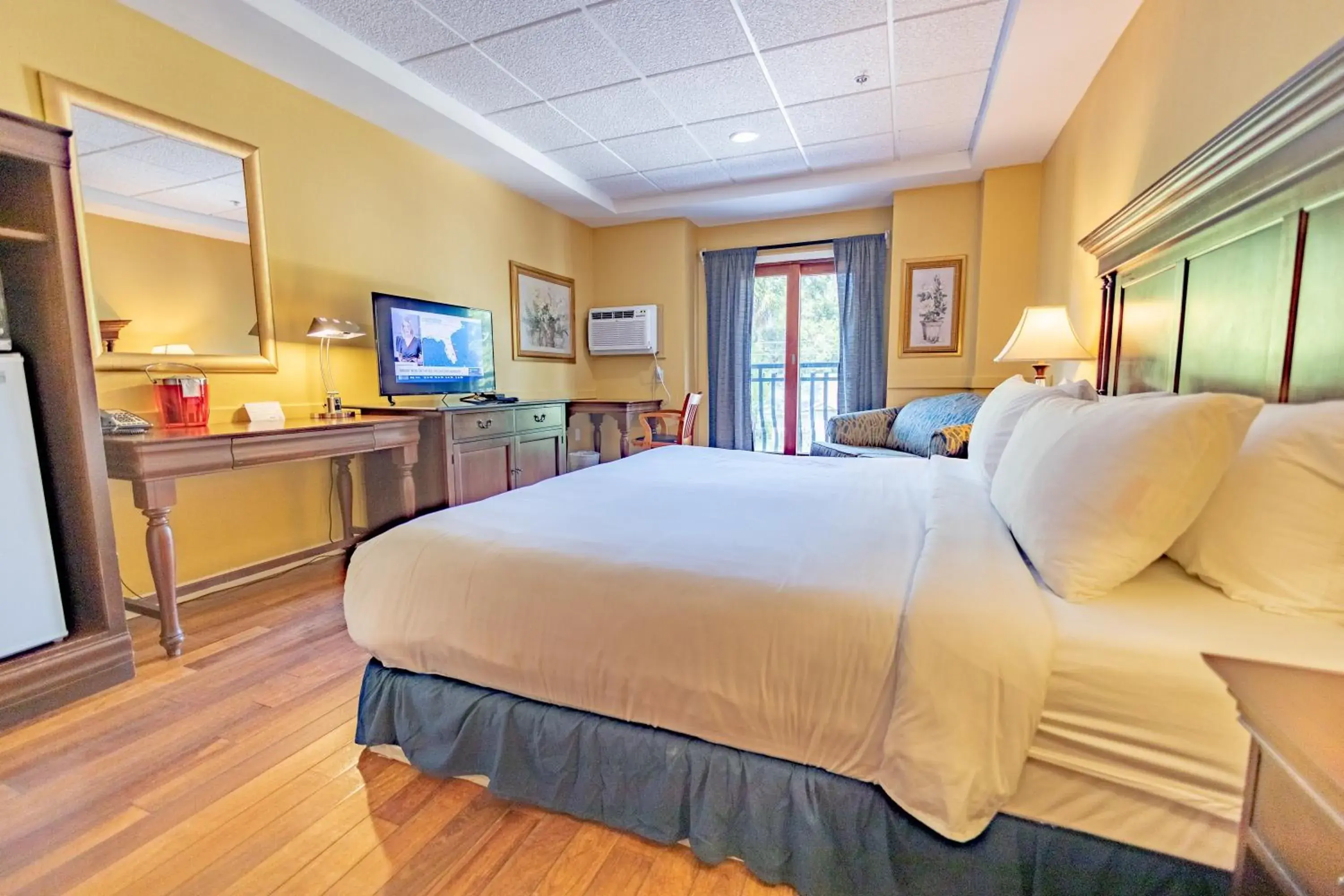 King Room - Disability Access in Ocean Inn & Suites King Room - Disability Access in Ocean Inn & Suites