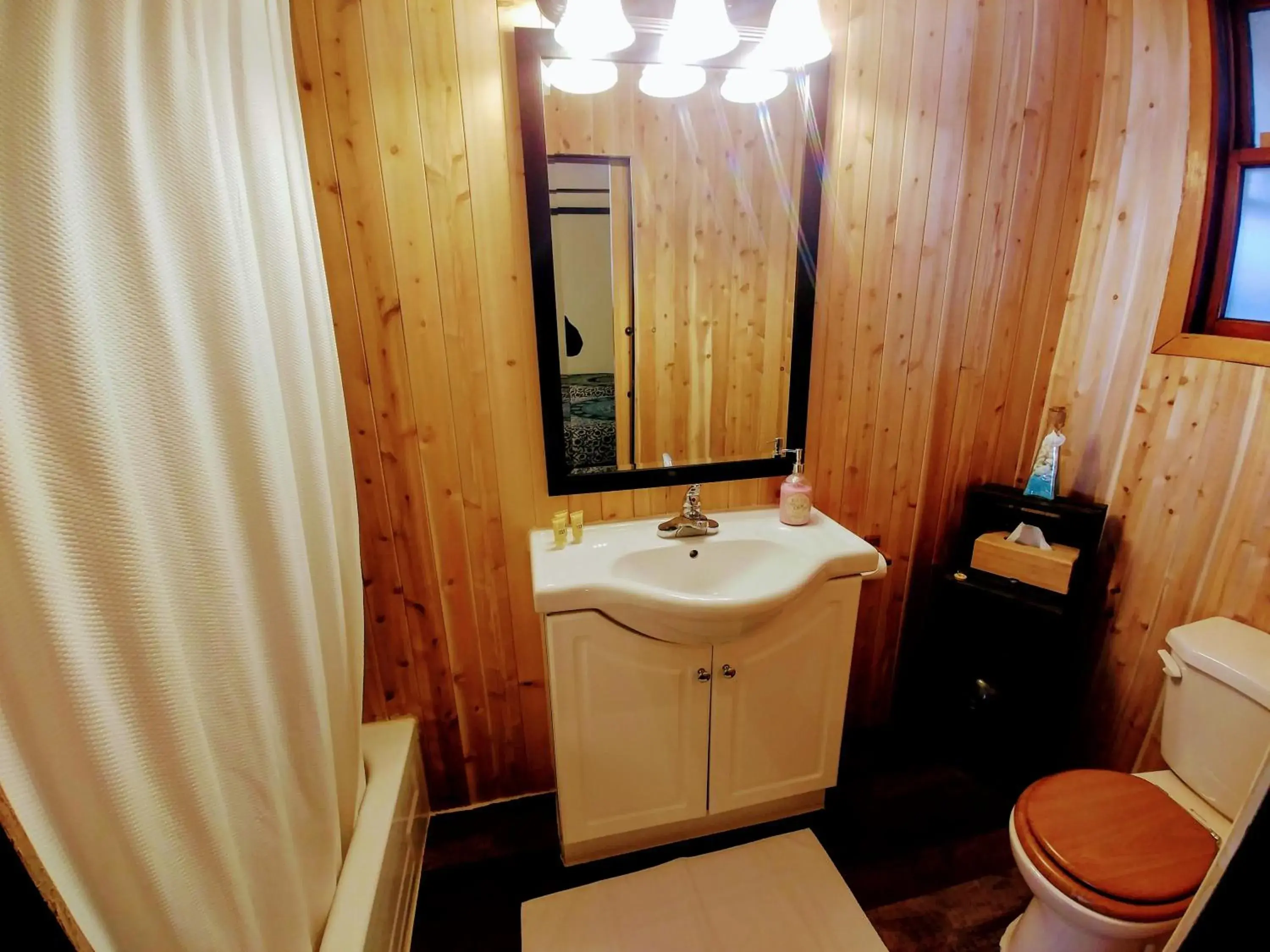 Suite with Kitchenette 8 in Dwight Riverside Inn Suite with Kitchenette 8 in Dwight Riverside Inn