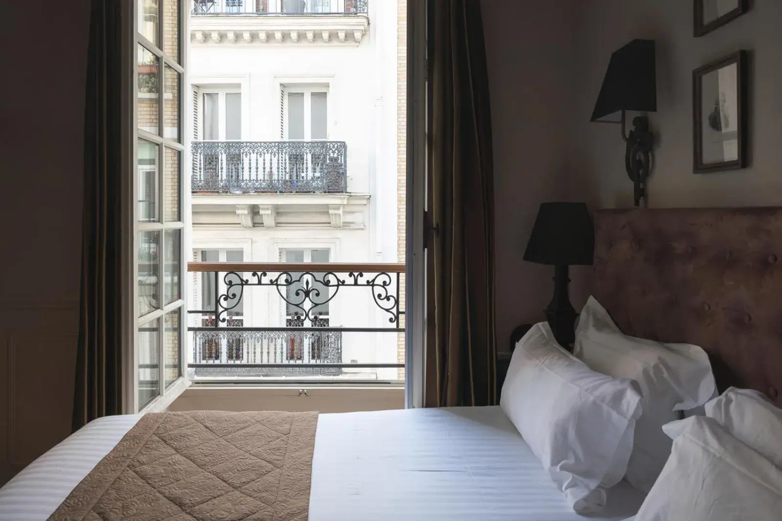 Standard Double or Twin Room in Hotel Saint-Louis Marais Standard Double or Twin Room in Hotel Saint-Louis Marais