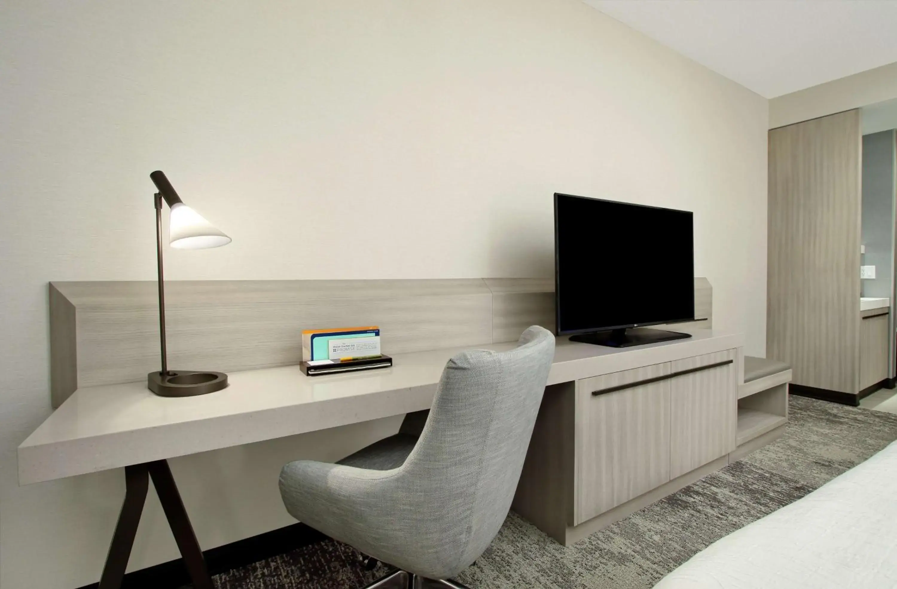 King Room with Tub - Mobility and Hearing Access in Hilton Garden Inn Columbus-University Area King Room with Tub - Mobility and Hearing Access in Hilton Garden Inn Columbus-University Area