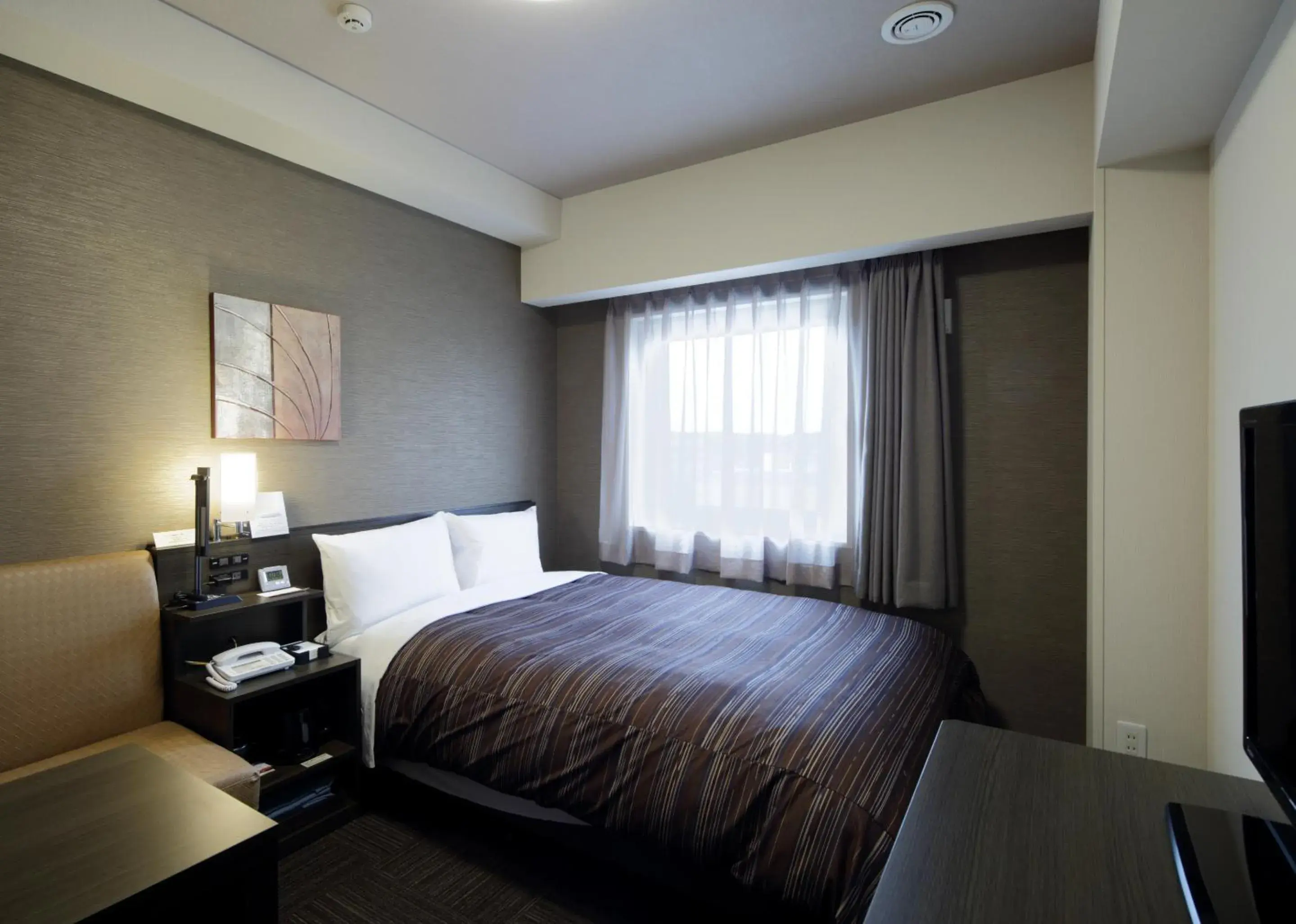 Double Room with Small Double Bed - single occupancy - Non-Smoking in Hotel Route Inn Kasai Hojonoshuku Double Room with Small Double Bed - single occupancy - Non-Smoking in Hotel Route Inn Kasai Hojonoshuku
