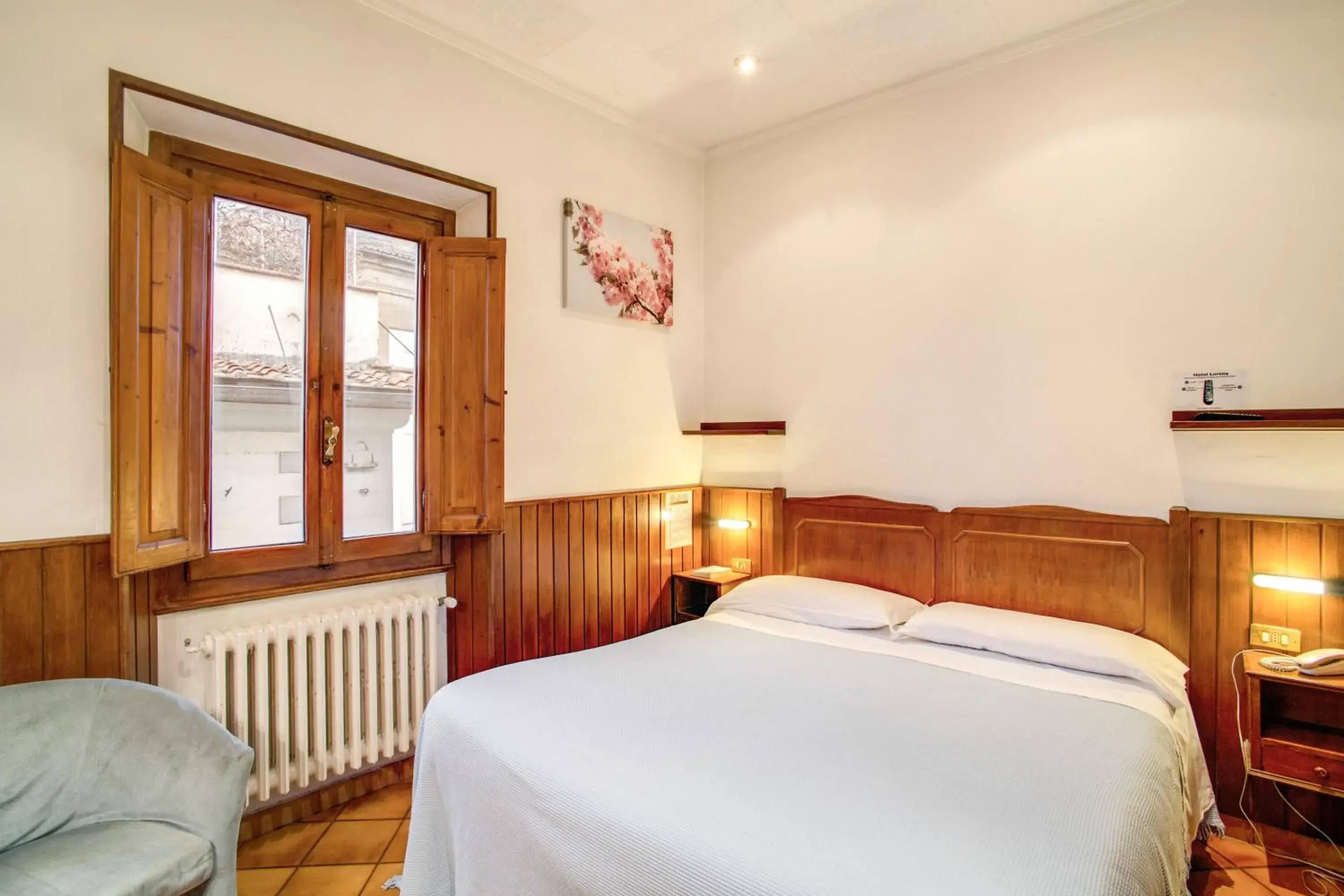 Double or Twin Room with Shared Bathroom in Hotel Lorena Double or Twin Room with Shared Bathroom in Hotel Lorena