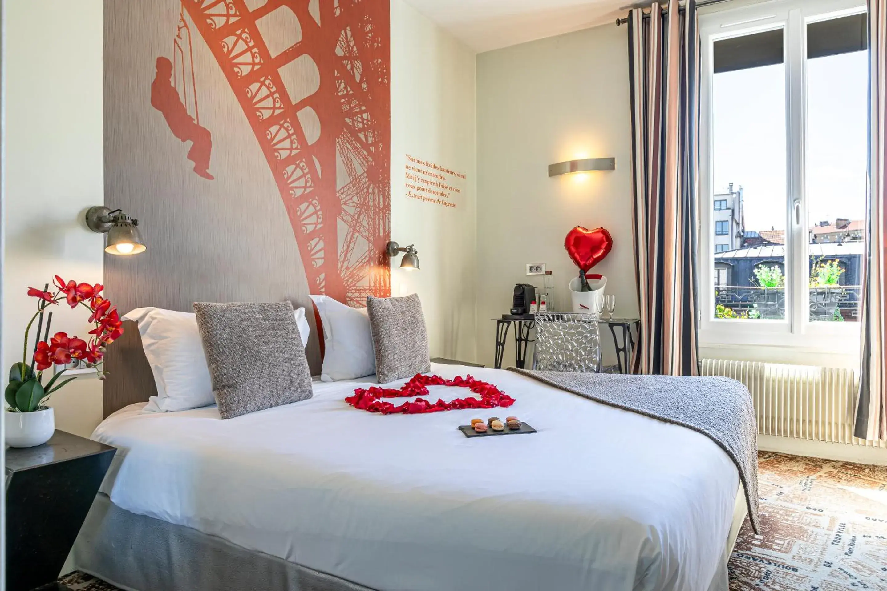 Superior Double Room in Hotel Alpha Paris Eiffel by Patrick Hayat Superior Double Room in Hotel Alpha Paris Eiffel by Patrick Hayat