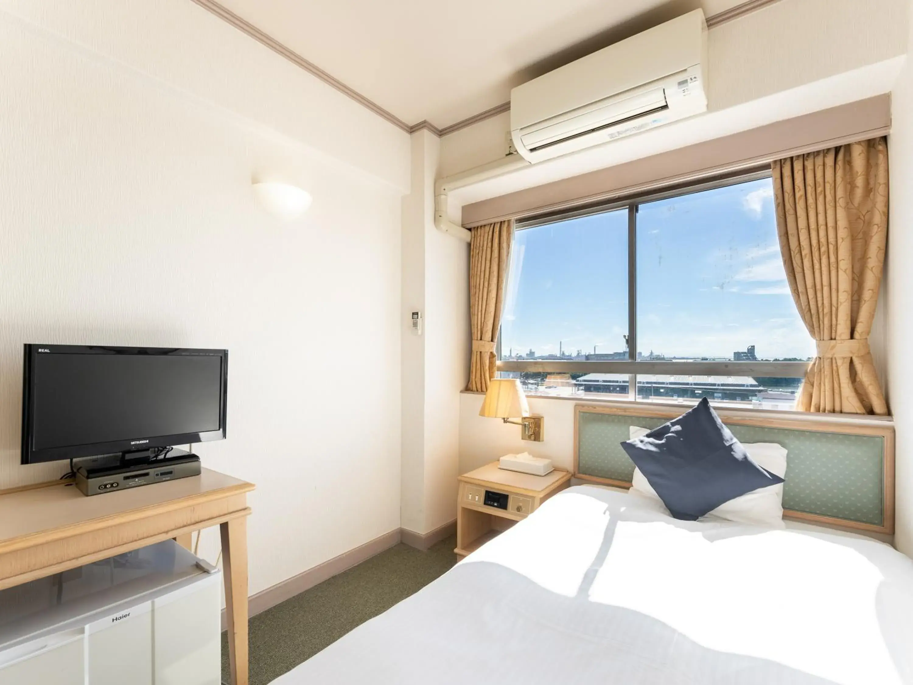 Small Double Room - single occupancy - Non-Smoking in Tabist Hotel Ginga Kisarazu Small Double Room - single occupancy - Non-Smoking in Tabist Hotel Ginga Kisarazu