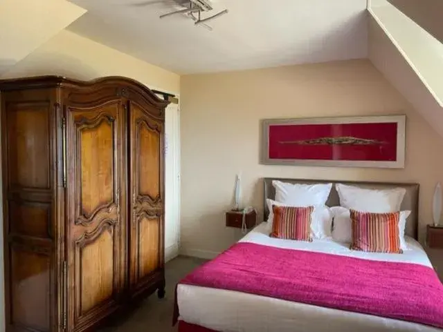 Queen Room with Sea View in Hôtel de la Pointe du Grouin Queen Room with Sea View in Hôtel de la Pointe du Grouin