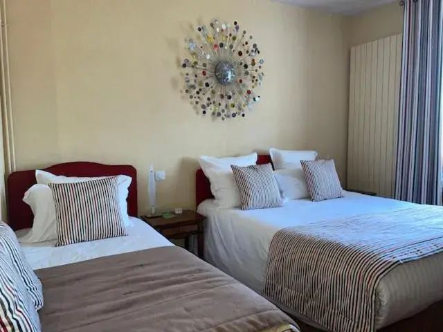 Triple Room with Sea View in Hôtel de la Pointe du Grouin Triple Room with Sea View in Hôtel de la Pointe du Grouin