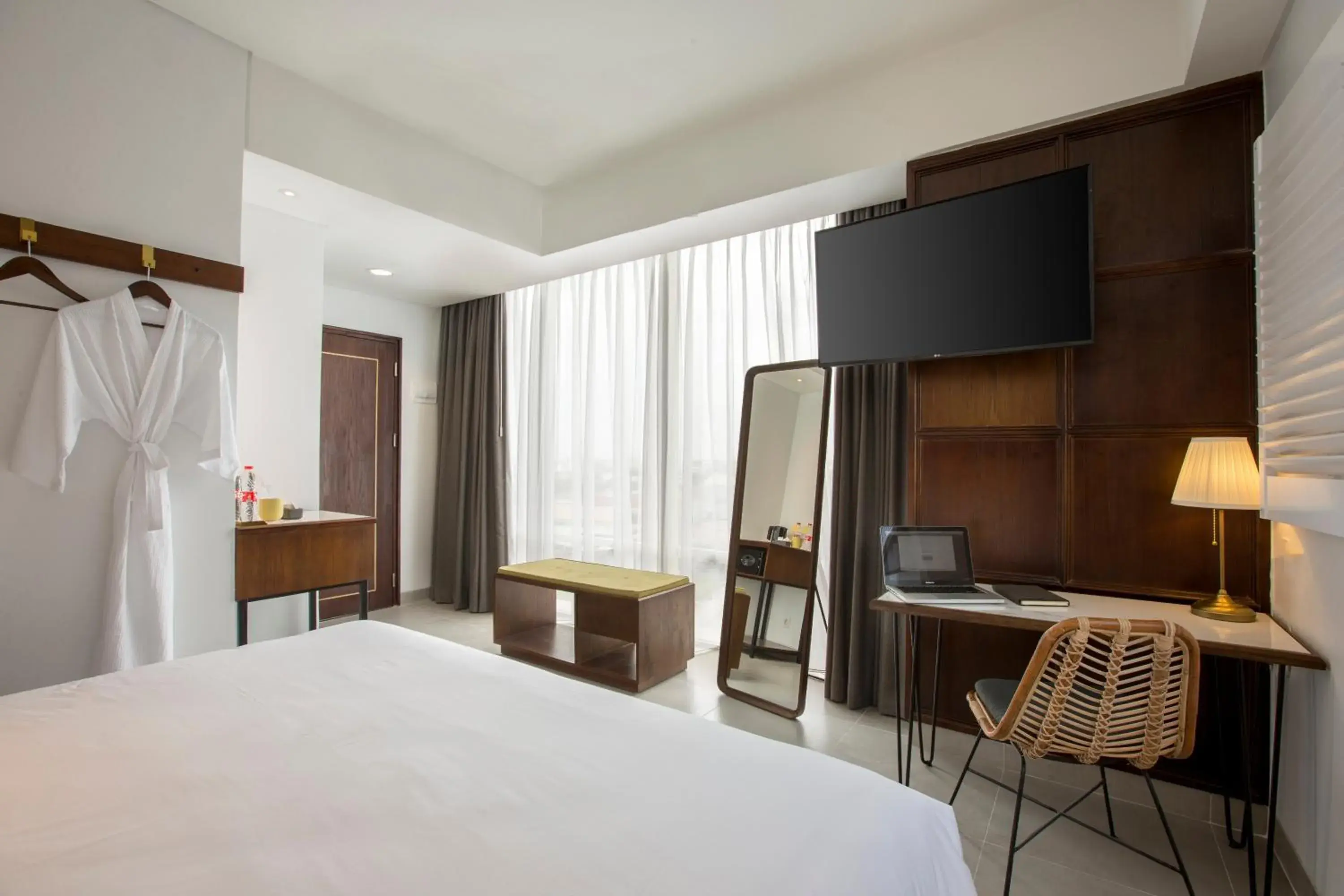 Champs Room Hollywood Park View in Kampi Hotel Tunjungan - Surabaya Champs Room Hollywood Park View in Kampi Hotel Tunjungan - Surabaya