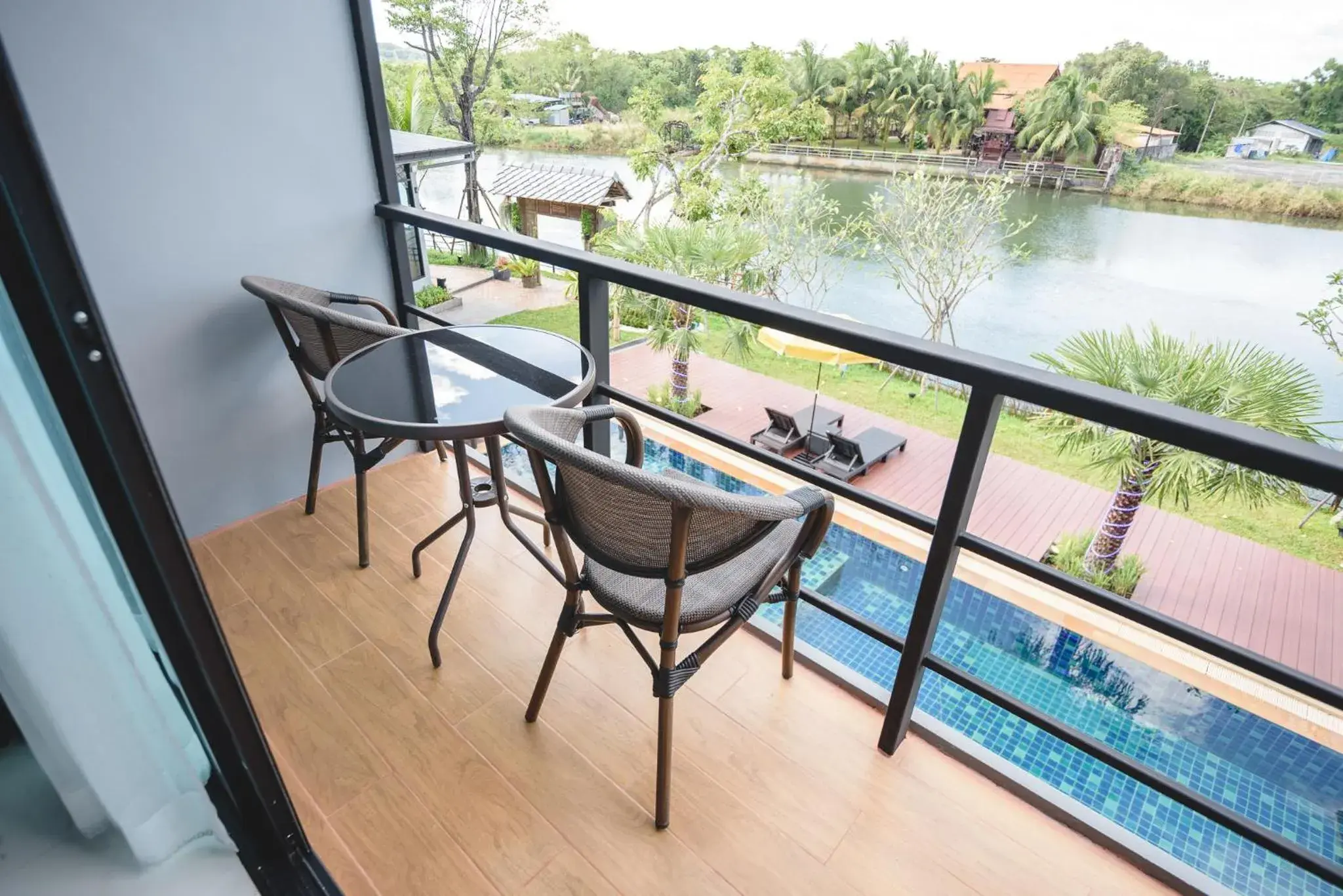 Deluxe Double or Twin Room with River View in Phuengluang Riverside Hotel Chanthaburi Deluxe Double or Twin Room with River View in Phuengluang Riverside Hotel Chanthaburi