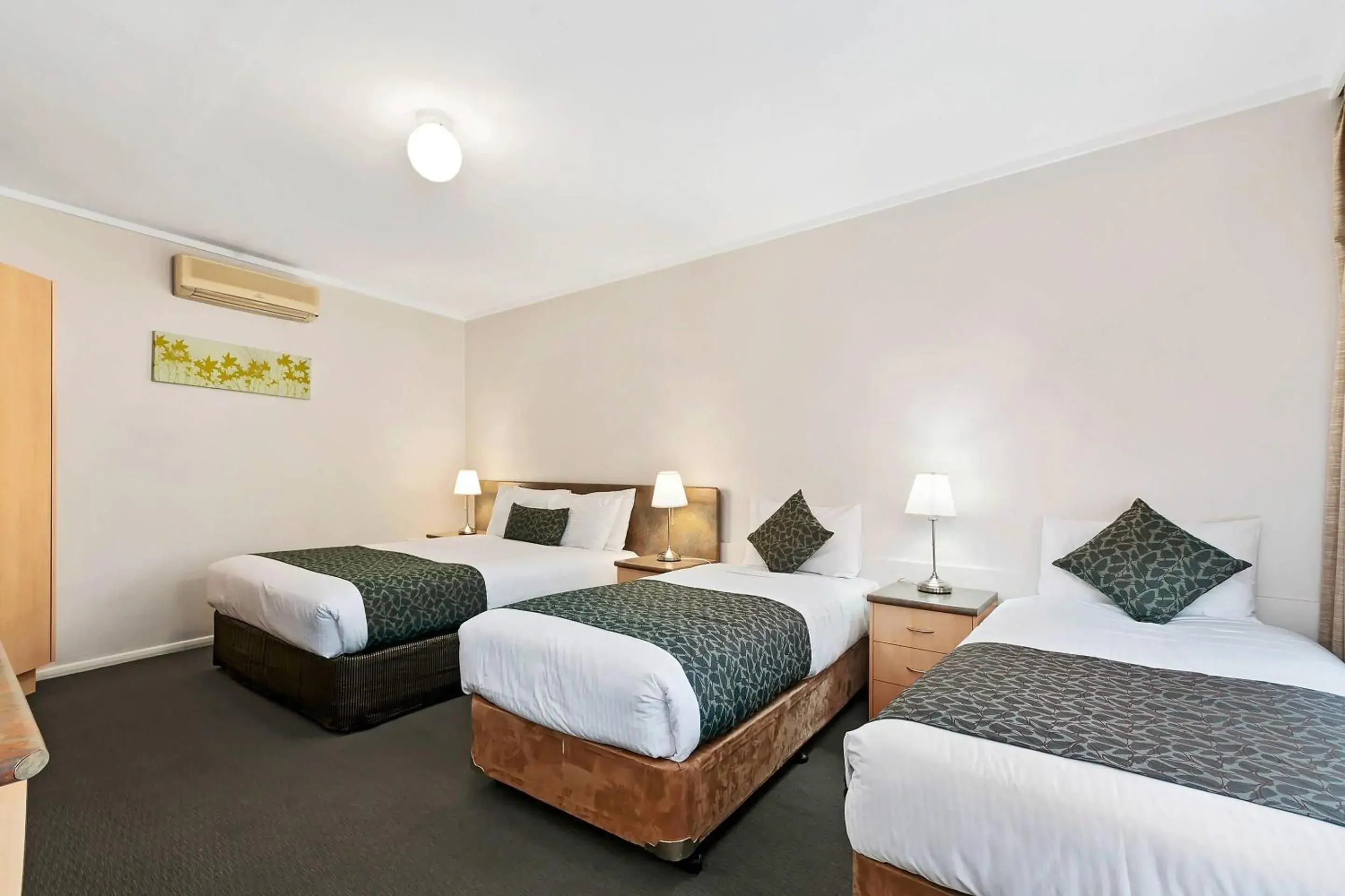 One-Bedroom Family Suite in Comfort Inn & Suites Lakes Entrance One-Bedroom Family Suite in Comfort Inn & Suites Lakes Entrance