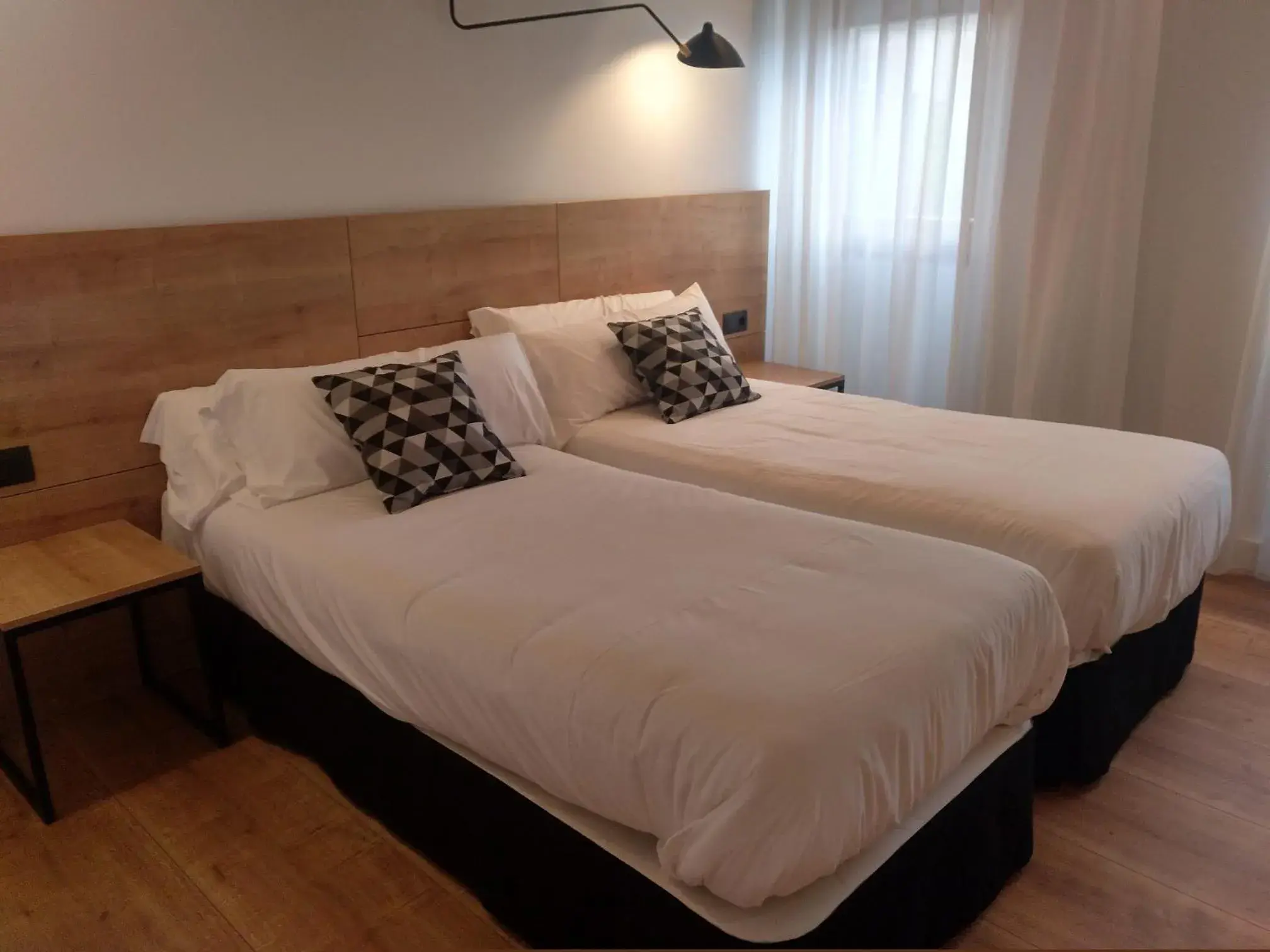 Twin Room - single occupancy in Hotel Entrerailes Twin Room - single occupancy in Hotel Entrerailes