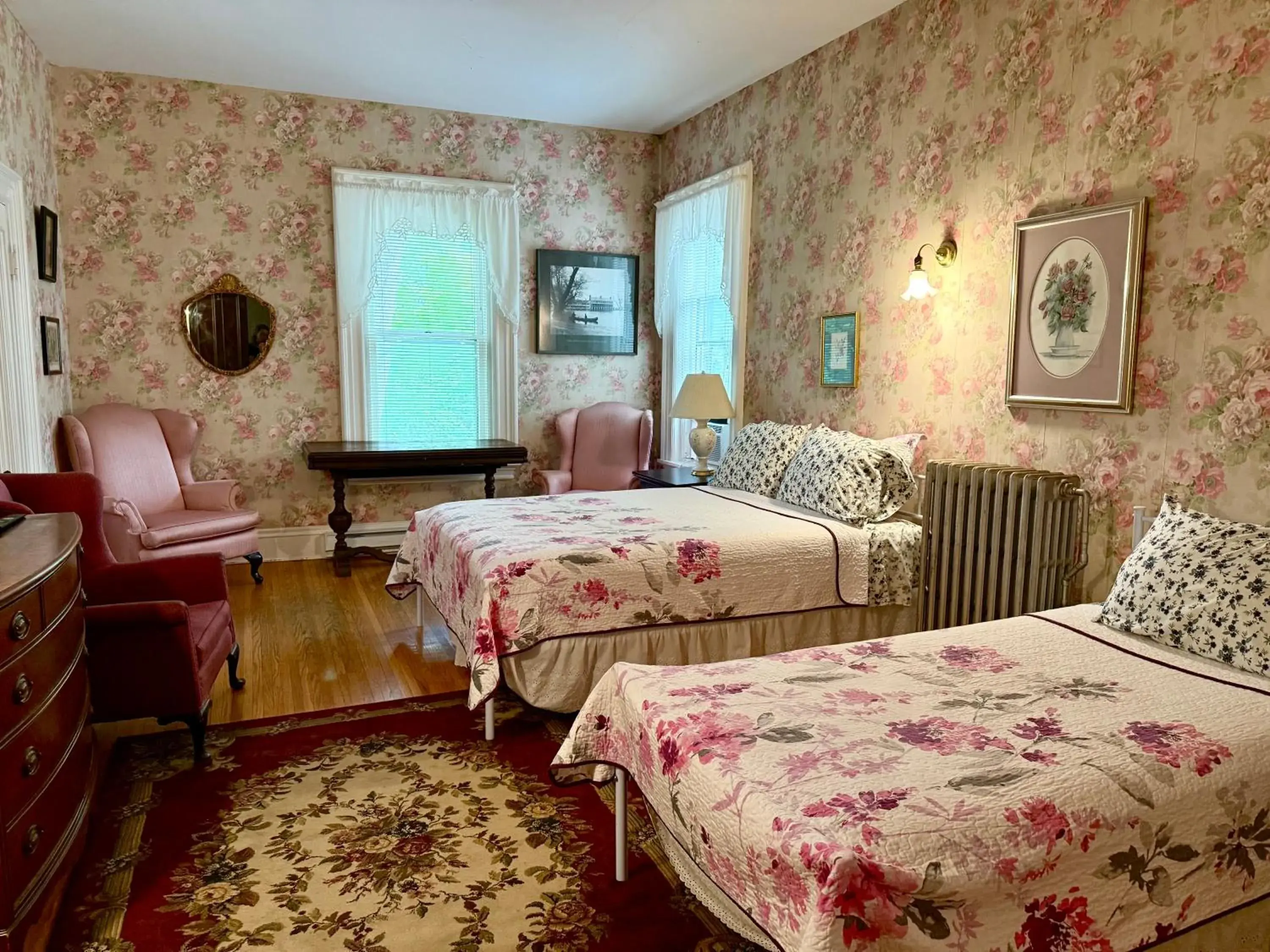 Superior Family Room in Carriage House Inn Superior Family Room in Carriage House Inn