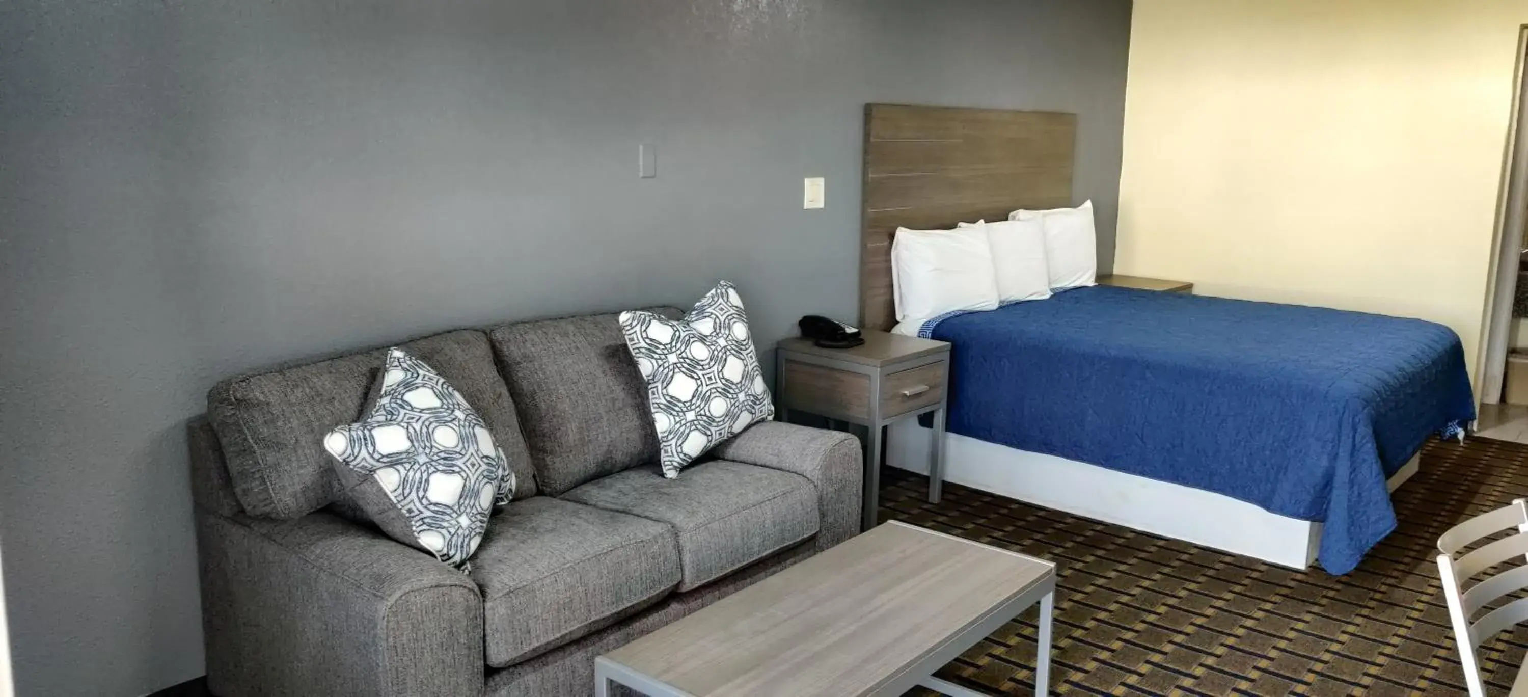 King Room - single occupancy in Economy Inn Motel King Room - single occupancy in Economy Inn Motel