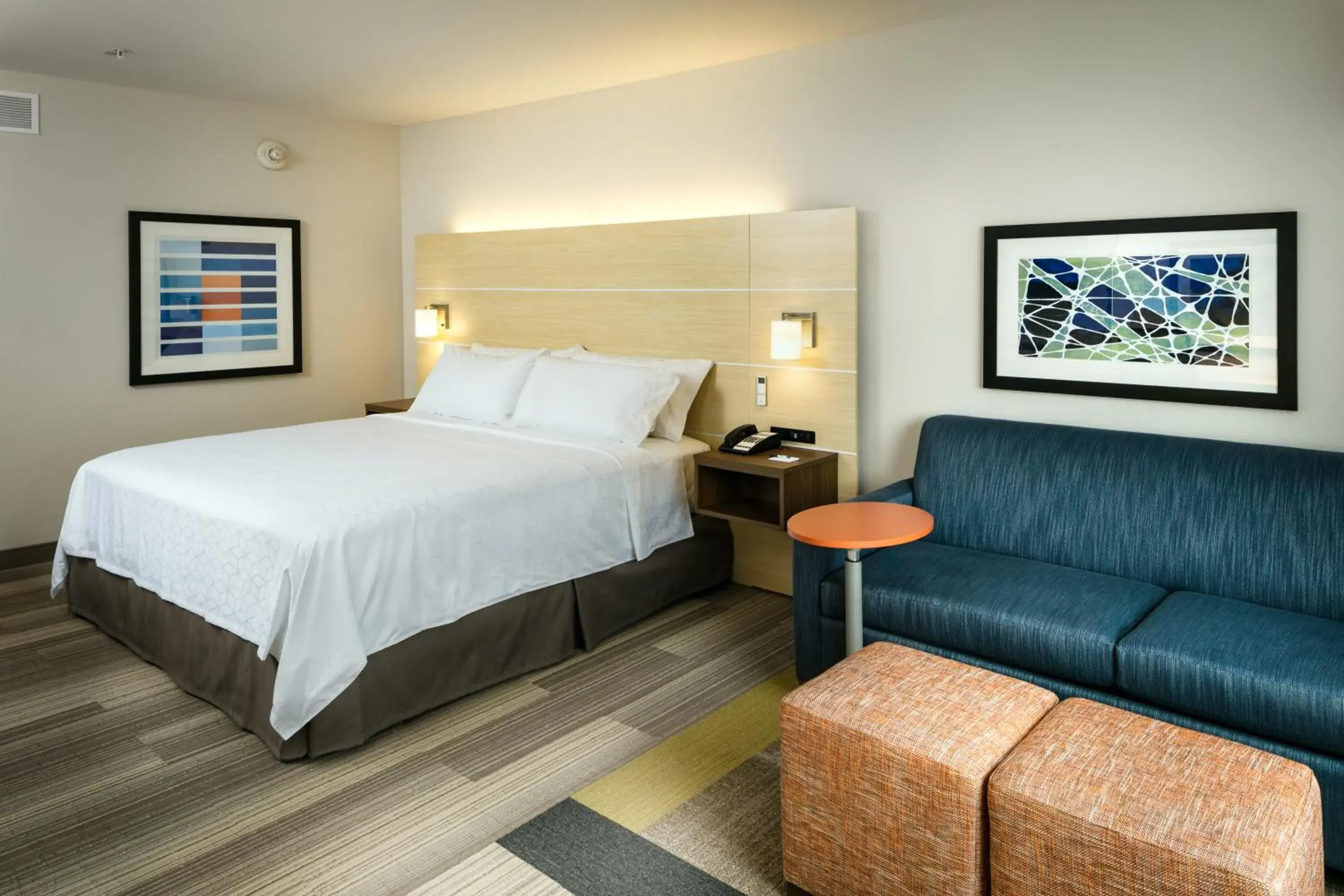 Suite with Mobility Accessible Tub - Non-Smoking in Holiday Inn Express & Suites - Medford by IHG Suite with Mobility Accessible Tub - Non-Smoking in Holiday Inn Express & Suites - Medford by IHG