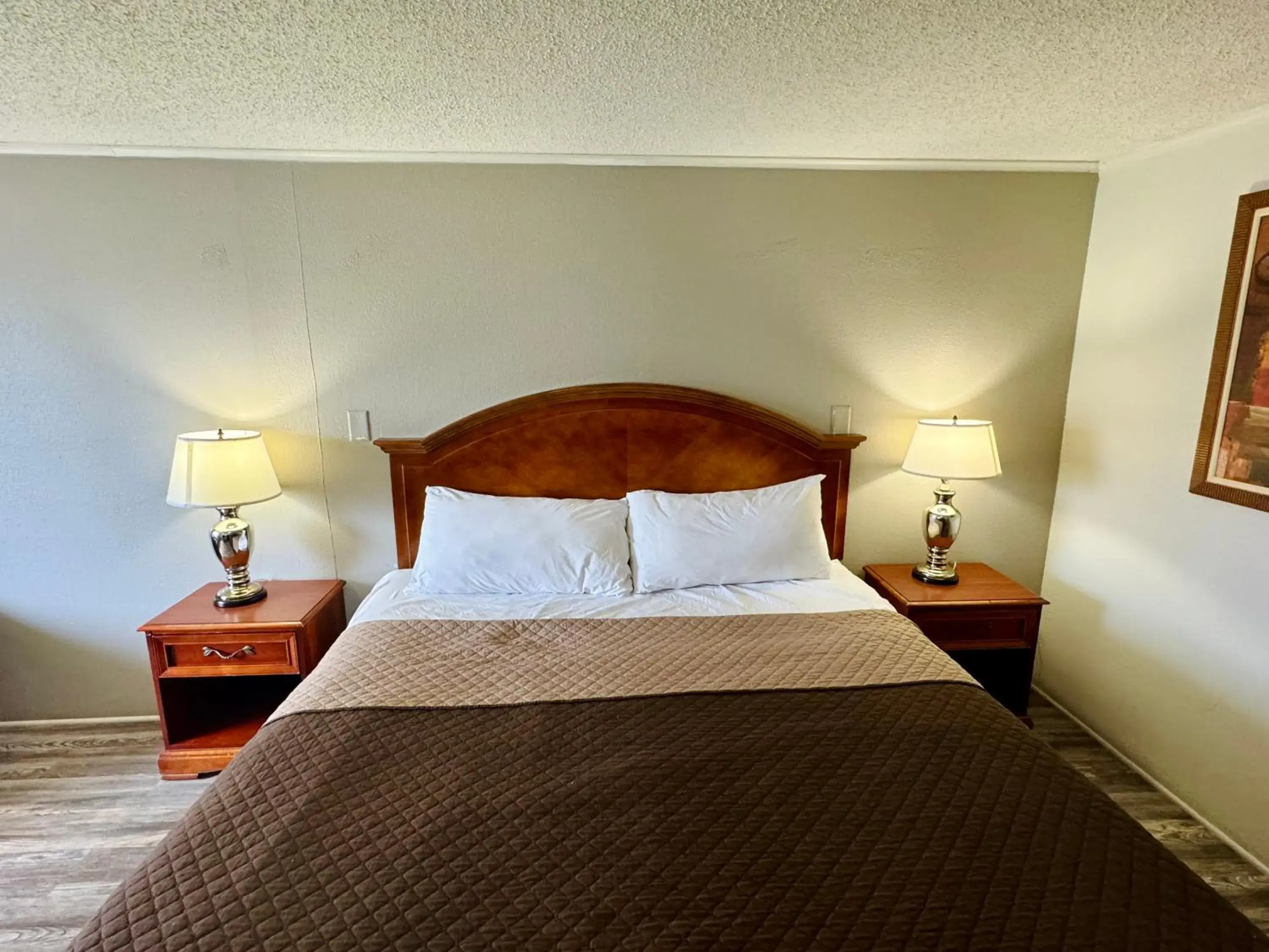 King Room - Non-Smoking in Knights Inn Bridgeport Frankenmuth King Room - Non-Smoking in Knights Inn Bridgeport Frankenmuth