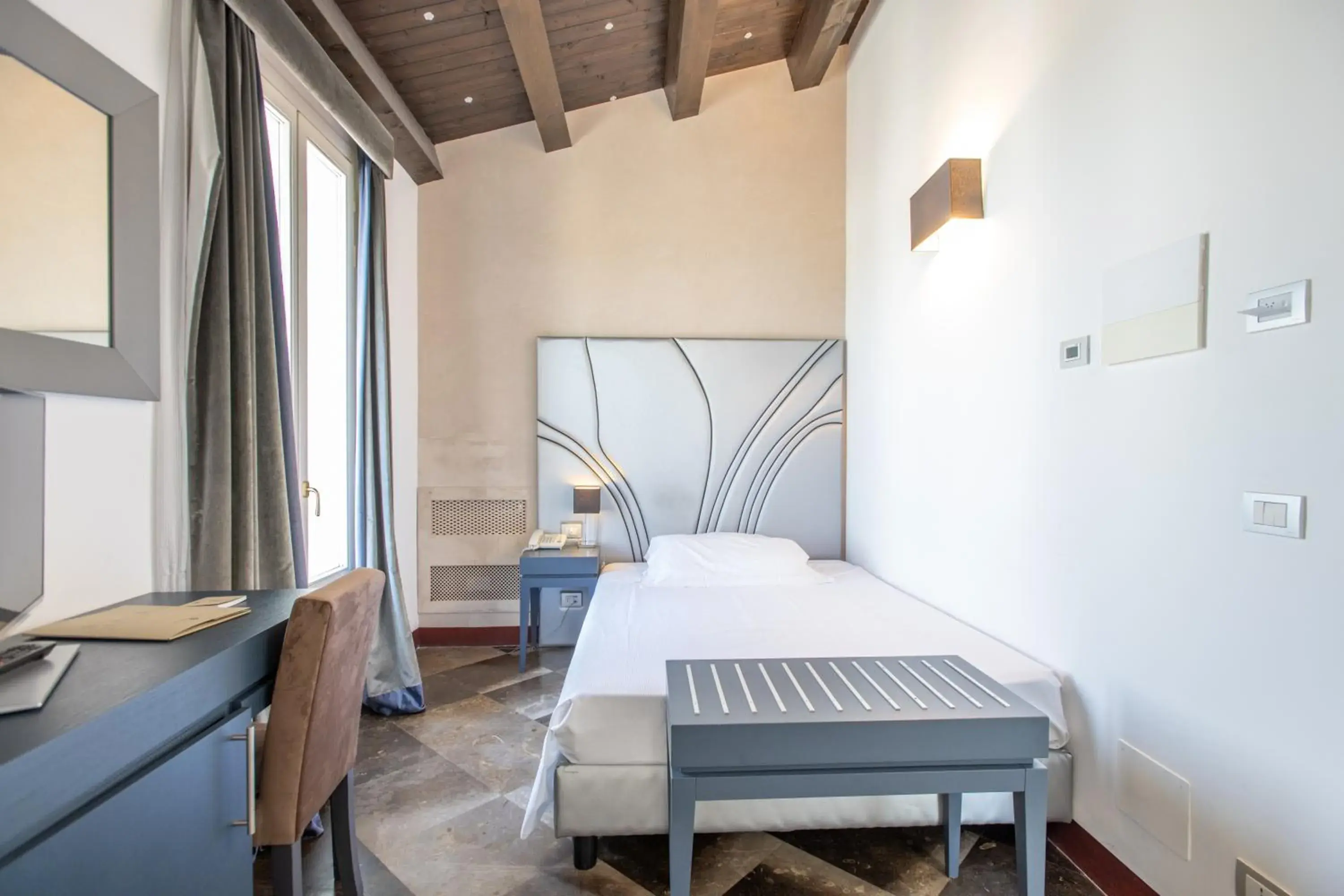 Business Single Room in De Stefano Palace Luxury Hotel Business Single Room in De Stefano Palace Luxury Hotel