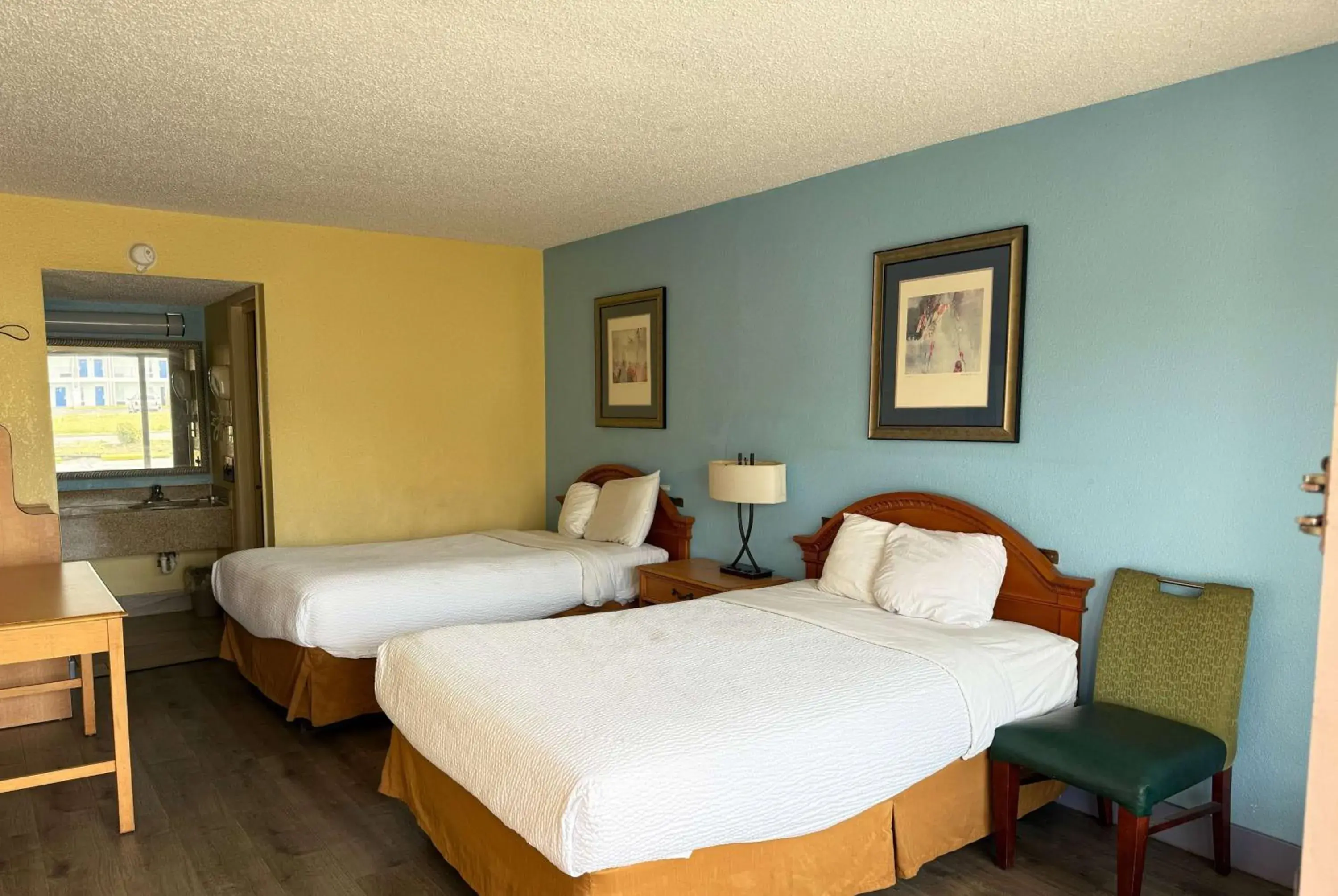 Double Room with Two Double Beds - Smoking in Days Inn by Wyndham Ruther Glen Kings Dominion Area Double Room with Two Double Beds - Smoking in Days Inn by Wyndham Ruther Glen Kings Dominion Area