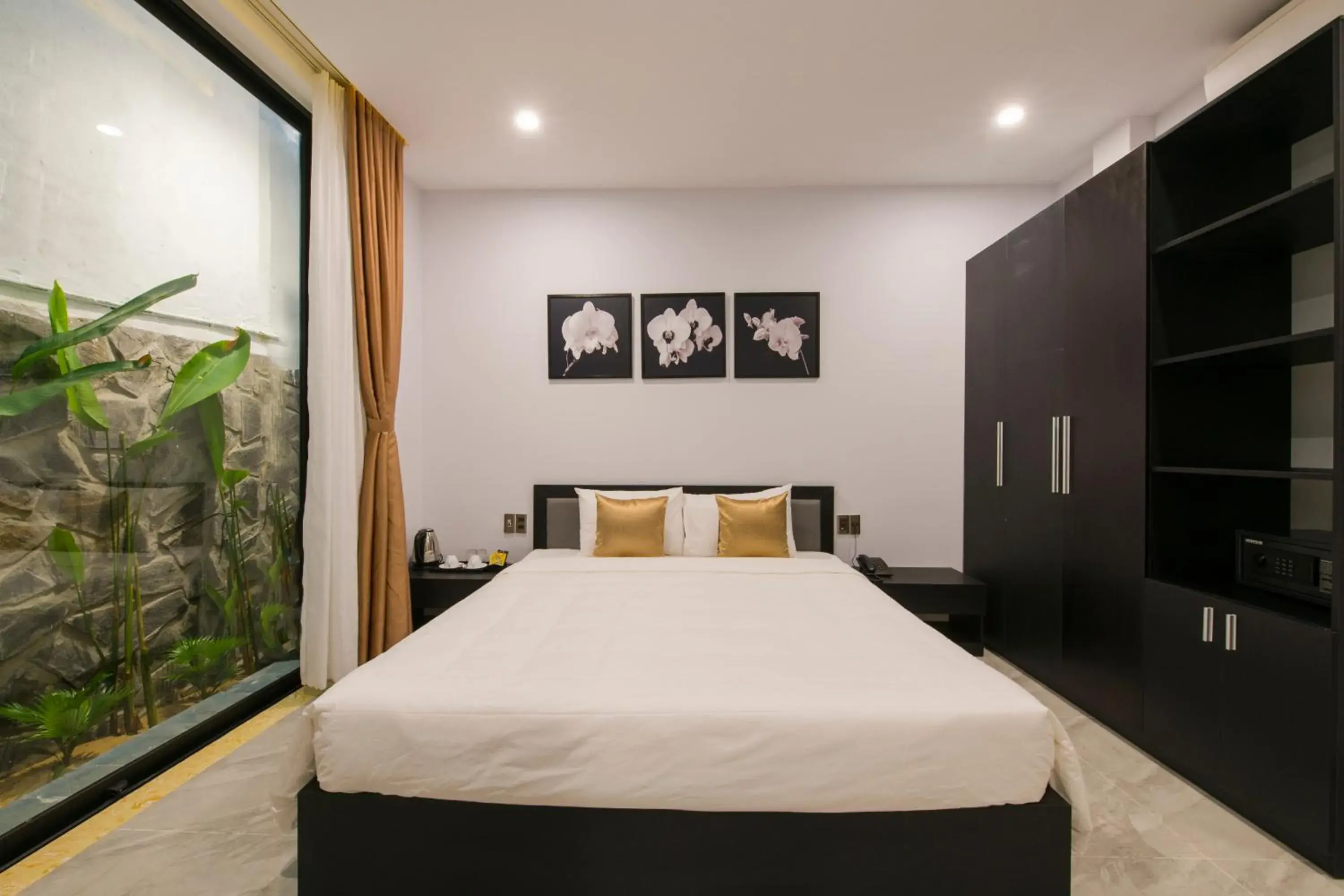 Deluxe King Room - single occupancy in Khong Cam Garden Villas Deluxe King Room - single occupancy in Khong Cam Garden Villas