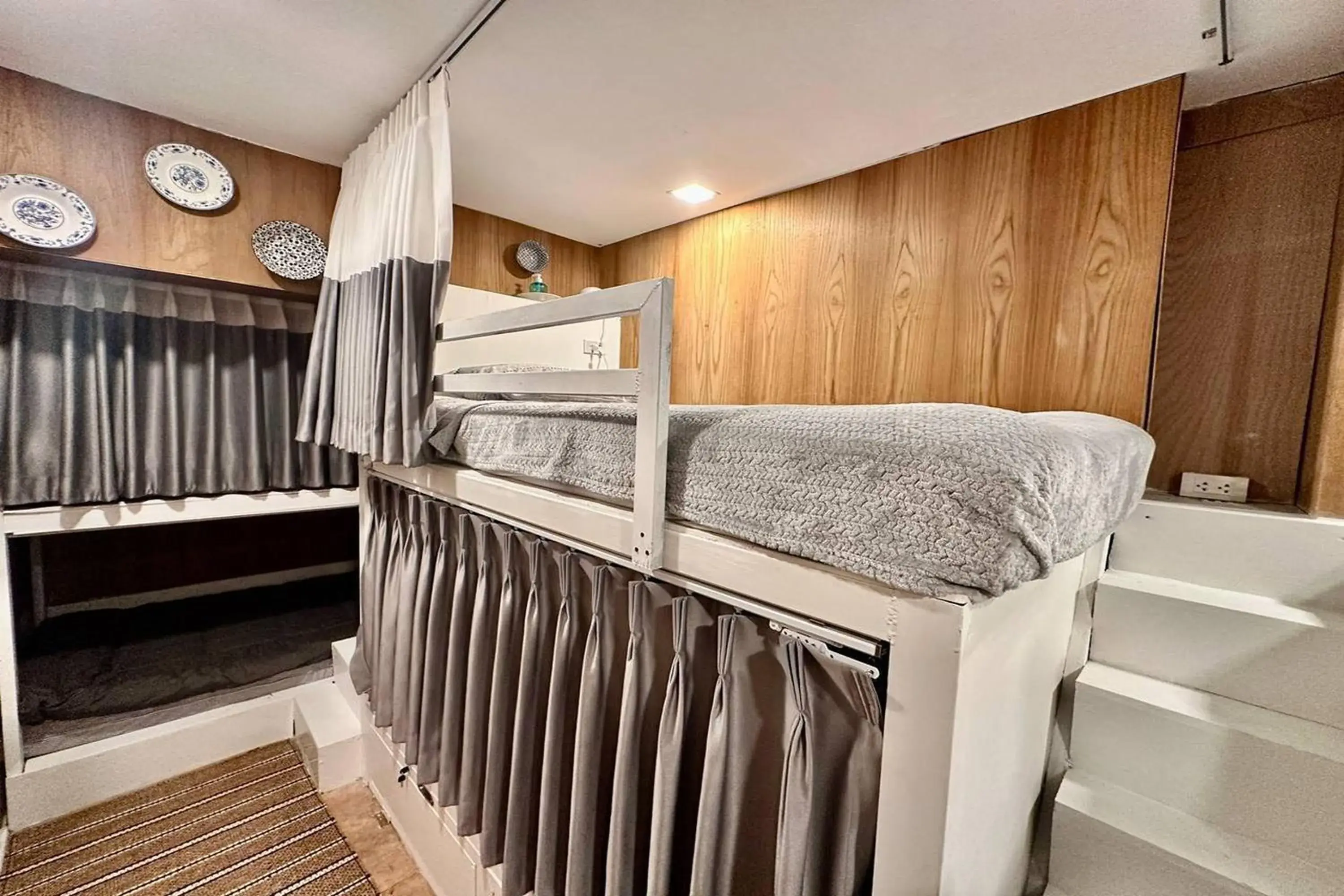 Bed in 6-Bed Mixed Dormitory Room in Blu Cabin Ari Stylish Gay Poshtel Bed in 6-Bed Mixed Dormitory Room in Blu Cabin Ari Stylish Gay Poshtel