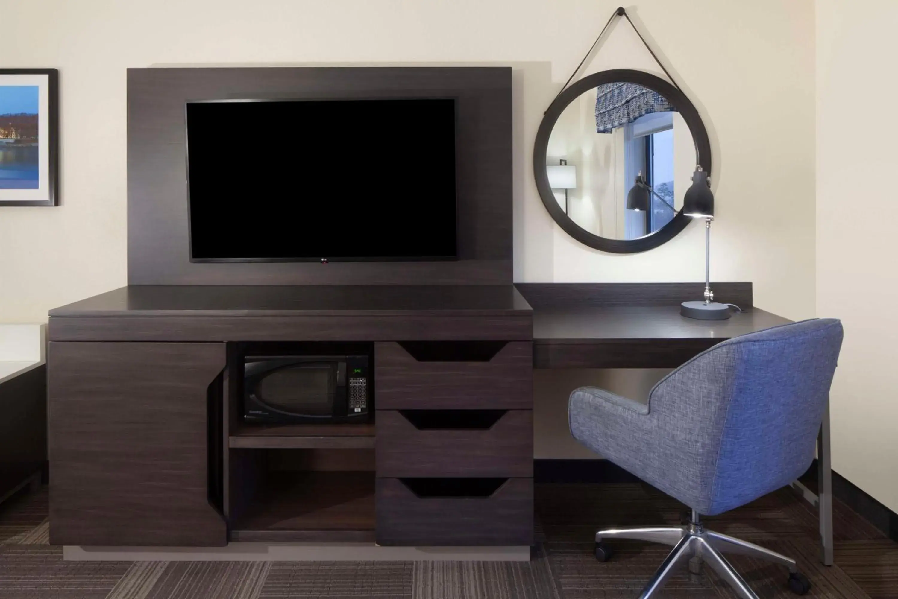 King Room with Sofa Bed - Non-Smoking in Hampton Inn Charleston-Southridge King Room with Sofa Bed - Non-Smoking in Hampton Inn Charleston-Southridge