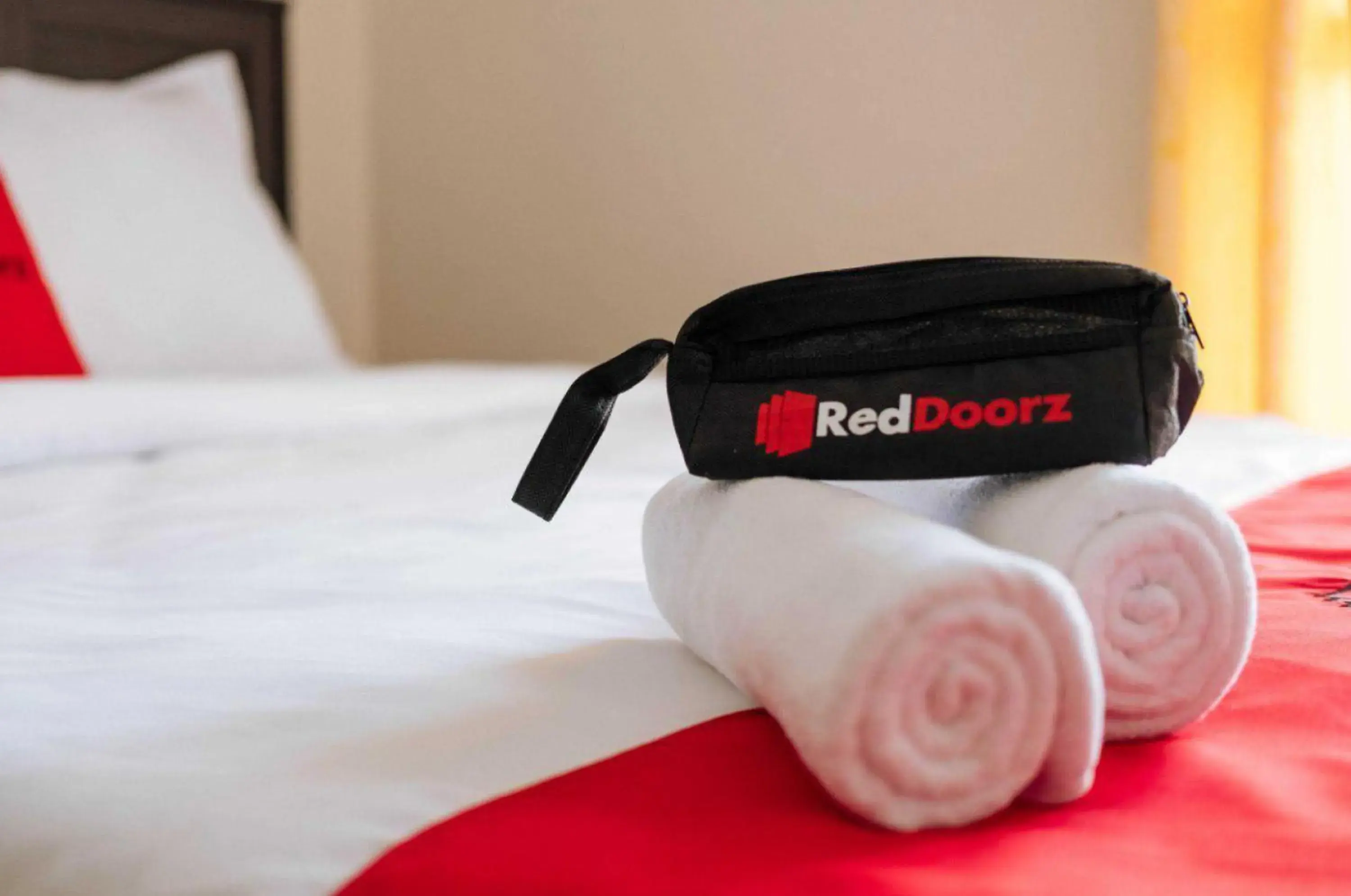 Triple Room in RedDoorz near Baclay Drive Super Metro Triple Room in RedDoorz near Baclay Drive Super Metro