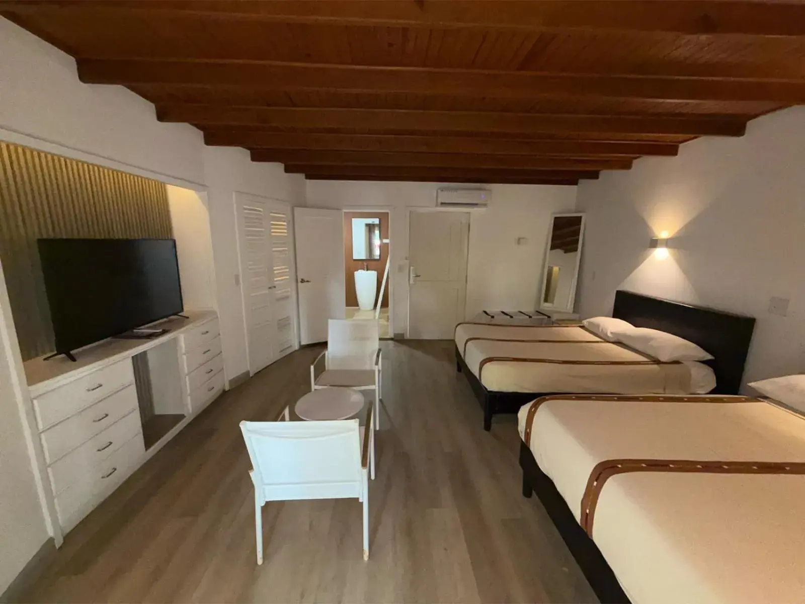 Double Room in Hotel Henry Morgan All Inclusive Double Room in Hotel Henry Morgan All Inclusive