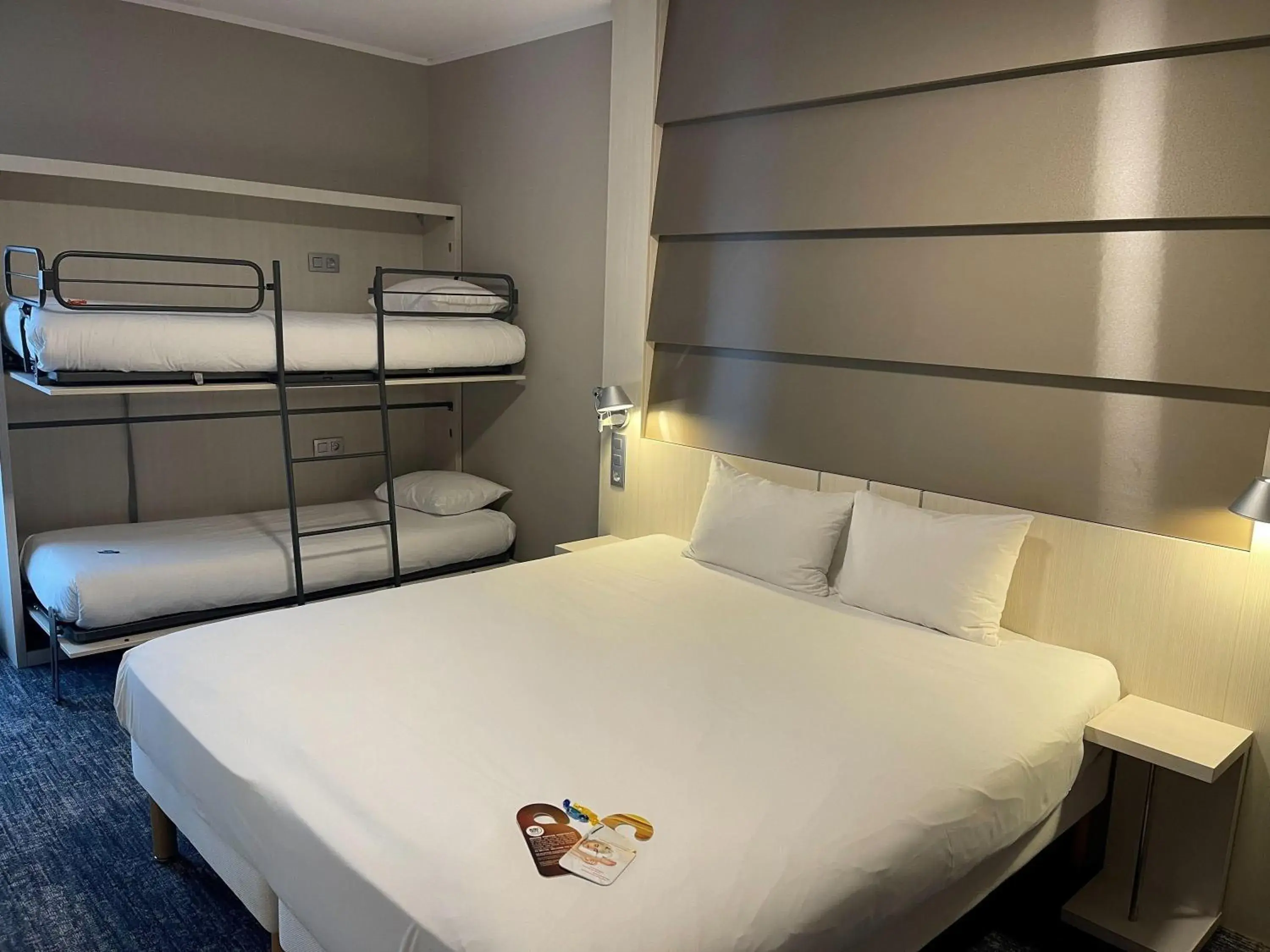 Standard Quadruple Room in Ibis Styles Nivelles Standard Quadruple Room in Ibis Styles Nivelles