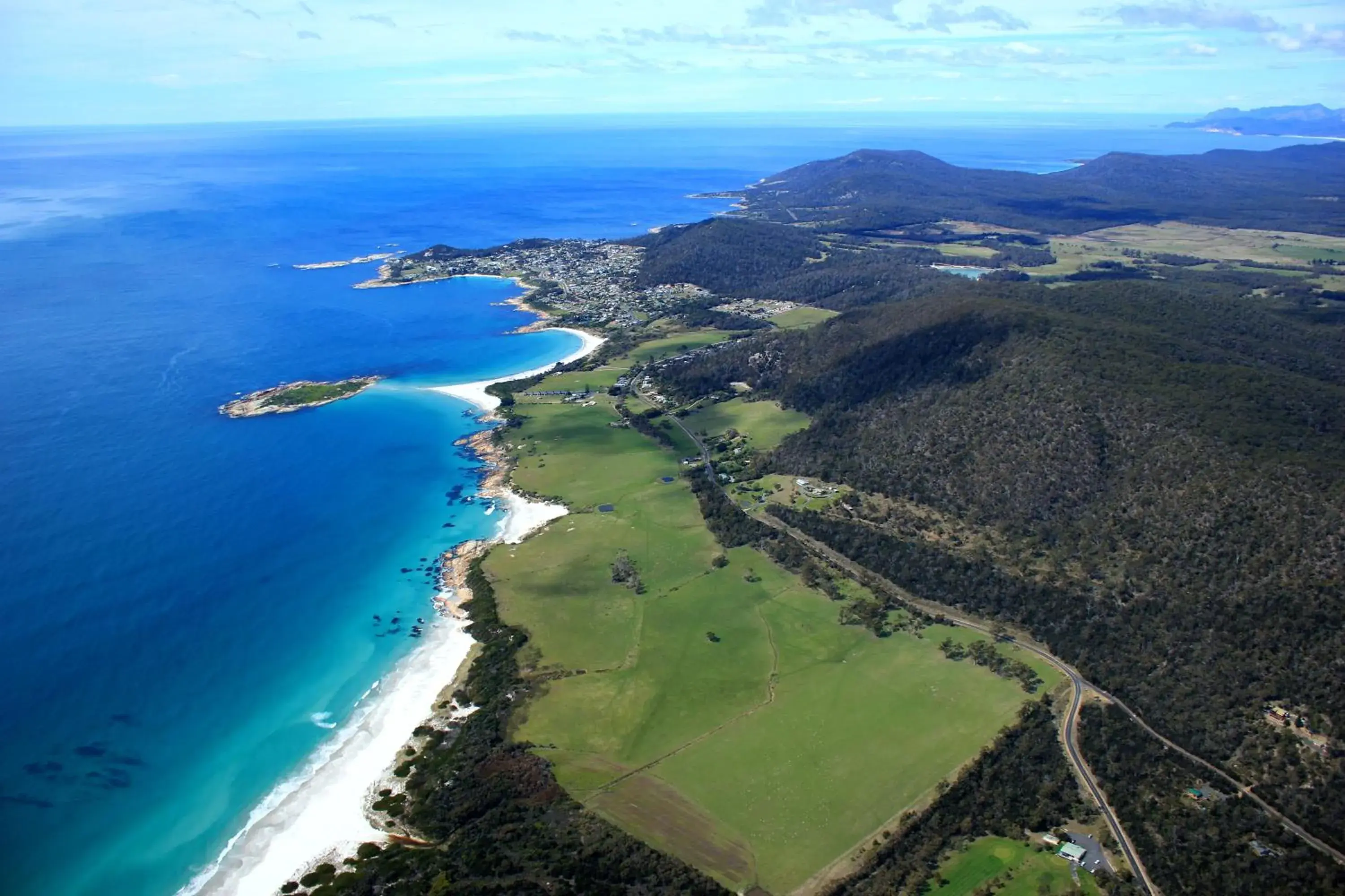 Two-Bedroom Apartment in Diamond Island Resort, Restaurant & Bar and Penguin Show Two-Bedroom Apartment in Diamond Island Resort, Restaurant & Bar and Penguin Show