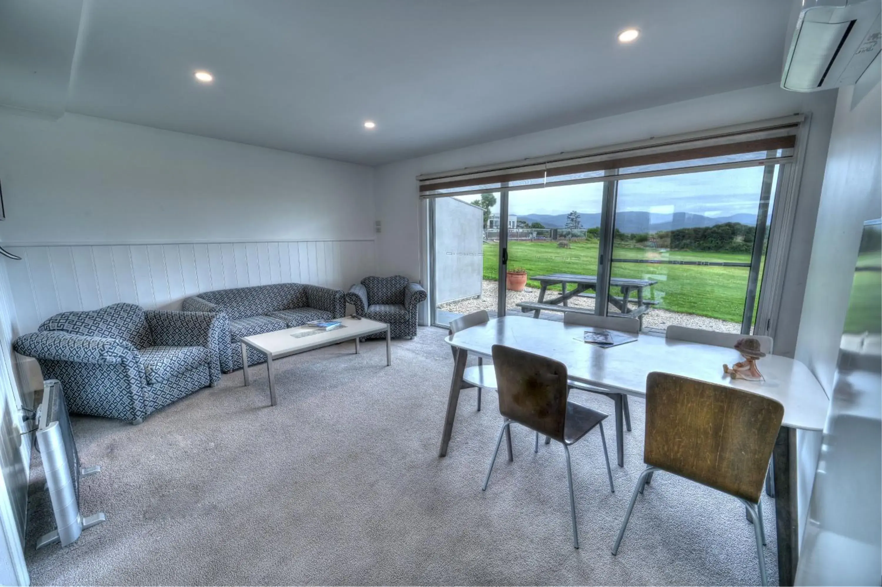 Three-Bedroom Apartment in Diamond Island Resort, Restaurant & Bar and Penguin Show Three-Bedroom Apartment in Diamond Island Resort, Restaurant & Bar and Penguin Show