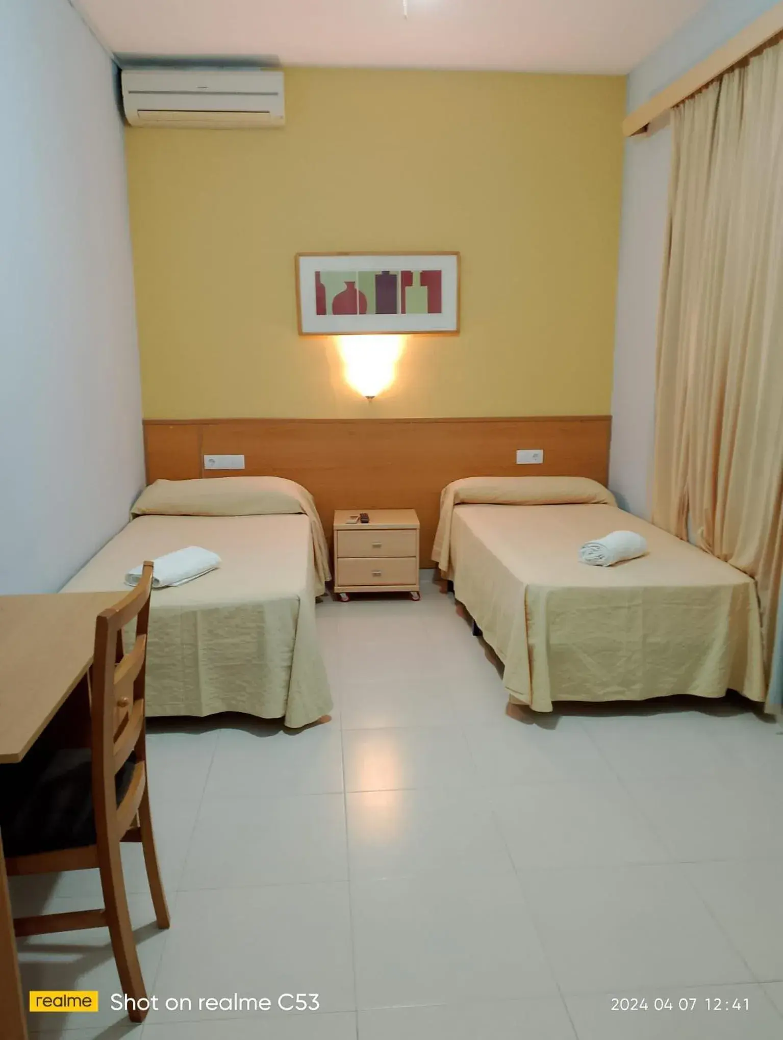 Twin Room in Hotel Sant Jordi Twin Room in Hotel Sant Jordi