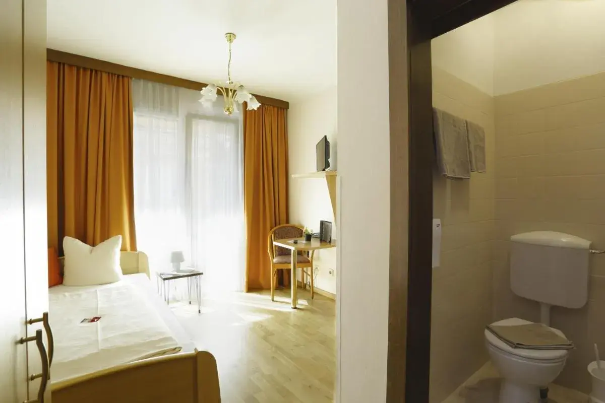 Single Room with Balcony in Alpen.Adria.Stadthotel Single Room with Balcony in Alpen.Adria.Stadthotel